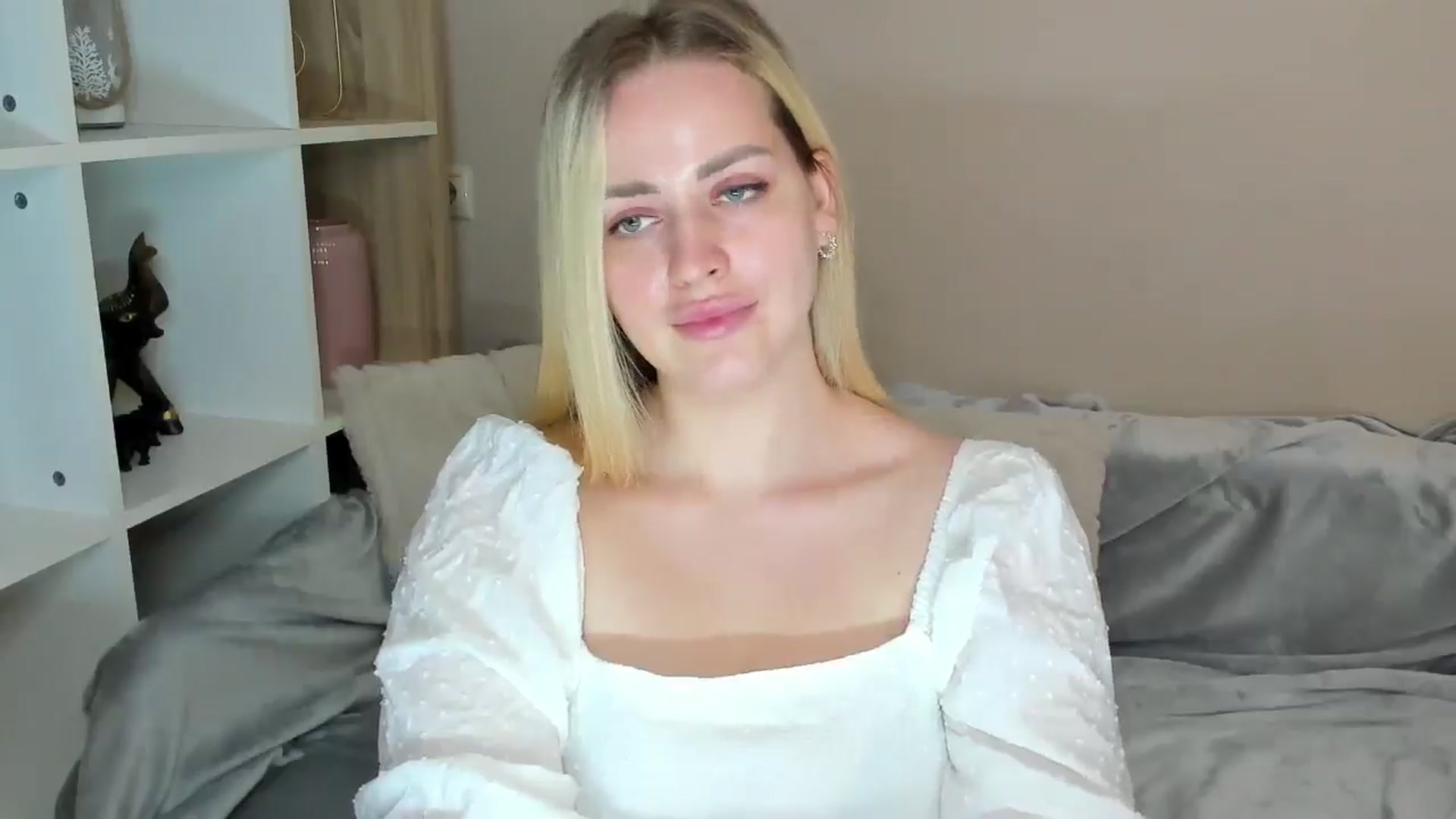Gallery image thumbnail from Katy__Berry's myfreecams stream on, 05/15/2025, 14:07 image 19 of 20