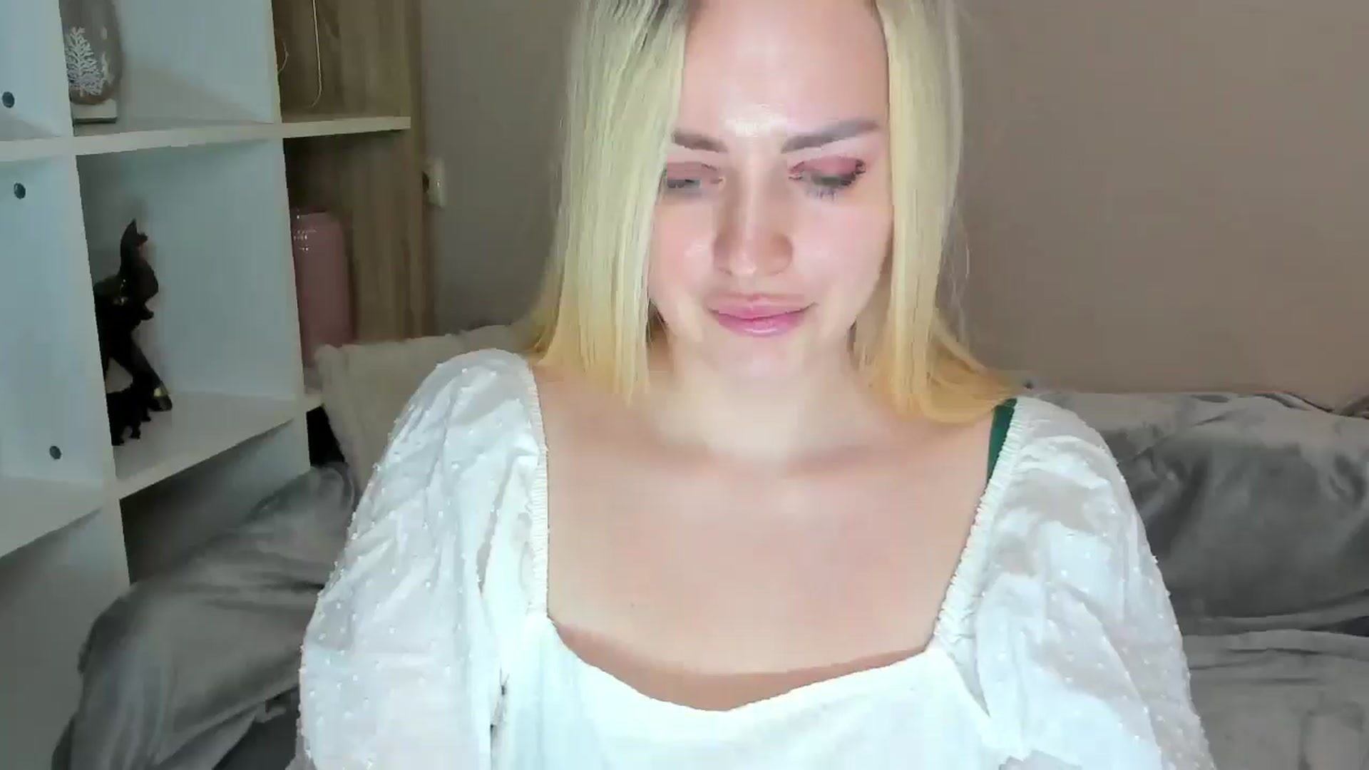Gallery image thumbnail from Katy__Berry's myfreecams stream on, 05/15/2025, 14:07 image 16 of 20