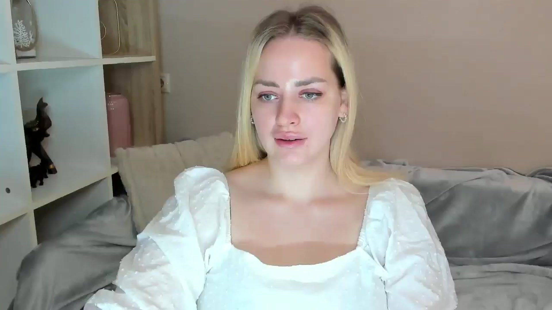 Gallery image thumbnail from Katy__Berry's myfreecams stream on, 05/15/2025, 14:07 image 9 of 20