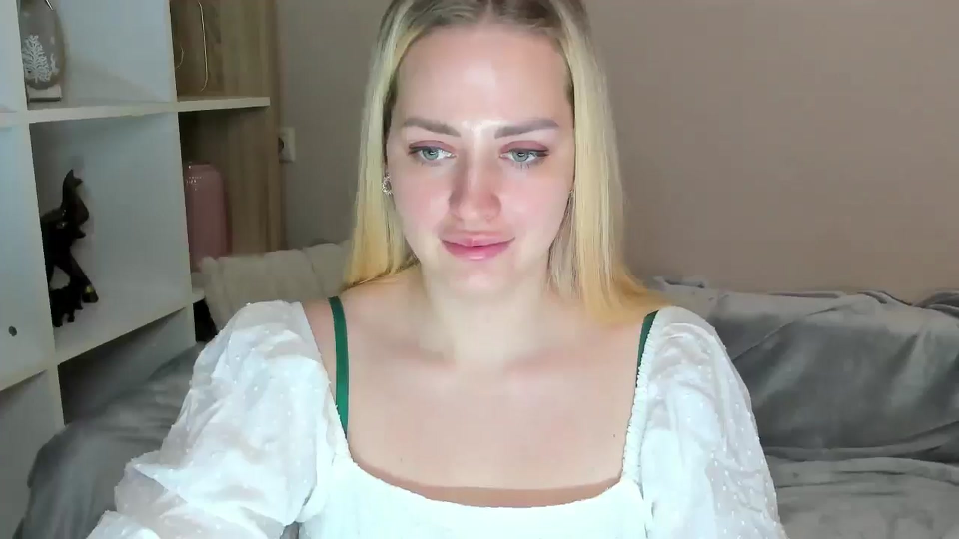 Gallery image thumbnail from Katy__Berry's myfreecams stream on, 05/15/2025, 14:07 image 2 of 20