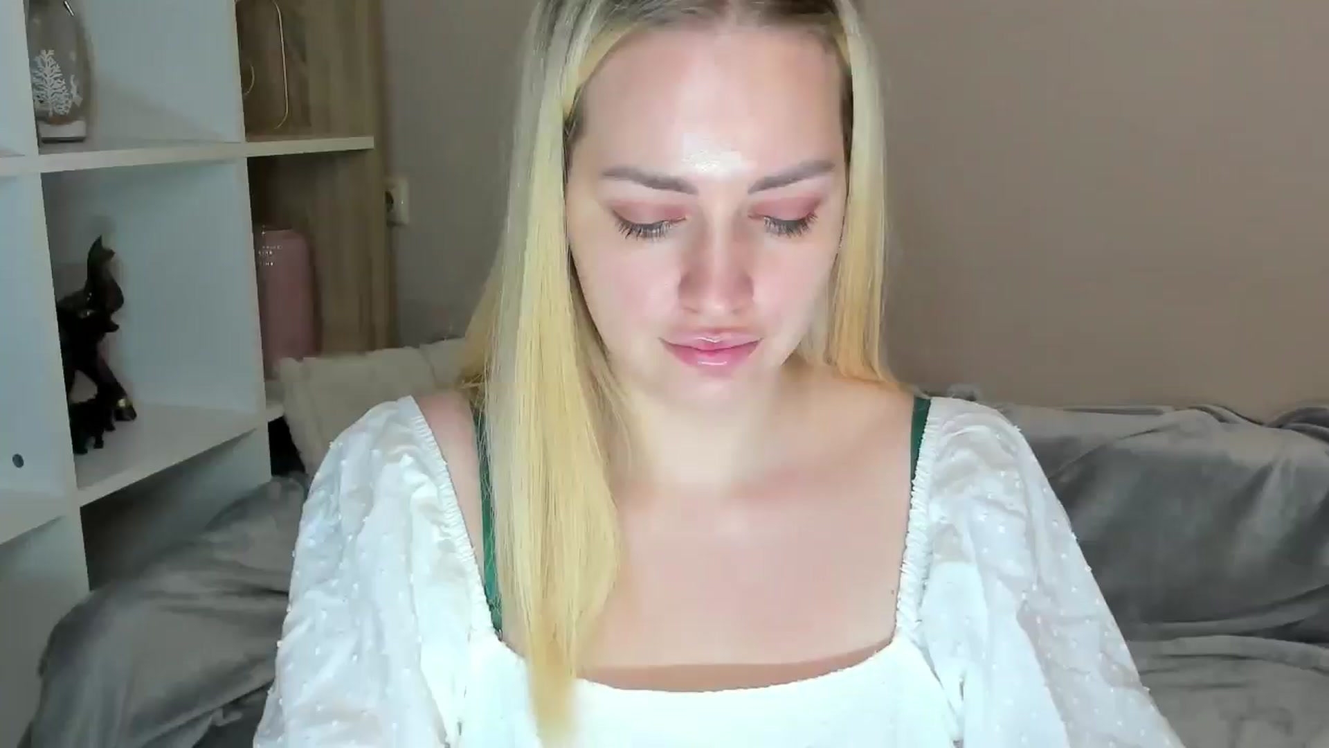 Gallery image thumbnail from Katy__Berry's myfreecams stream on, 05/15/2025, 14:07 image 1 of 20