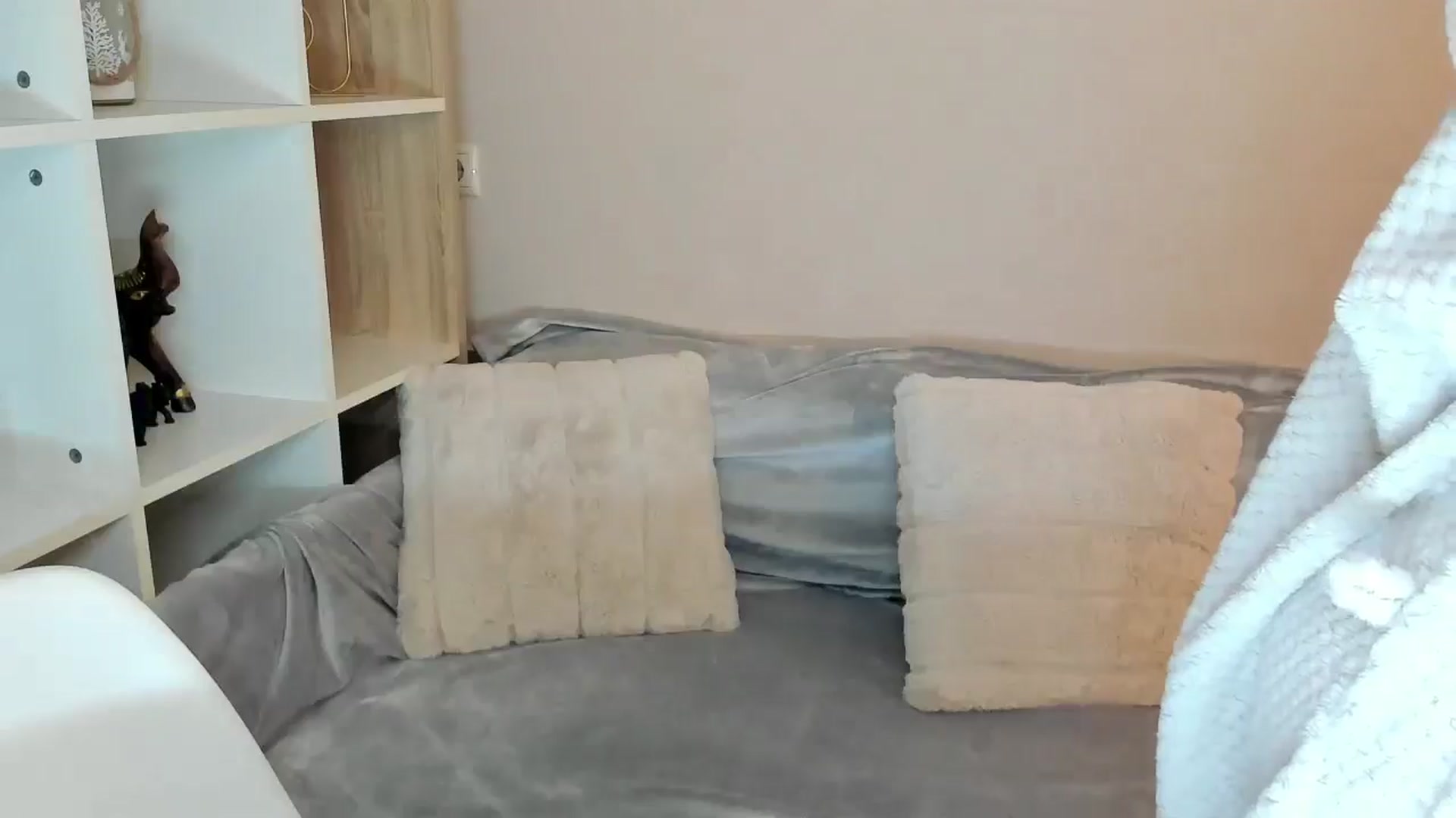 Gallery image thumbnail from Katy__Berry's myfreecams stream on, 05/18/2025, 13:50 image 14 of 20