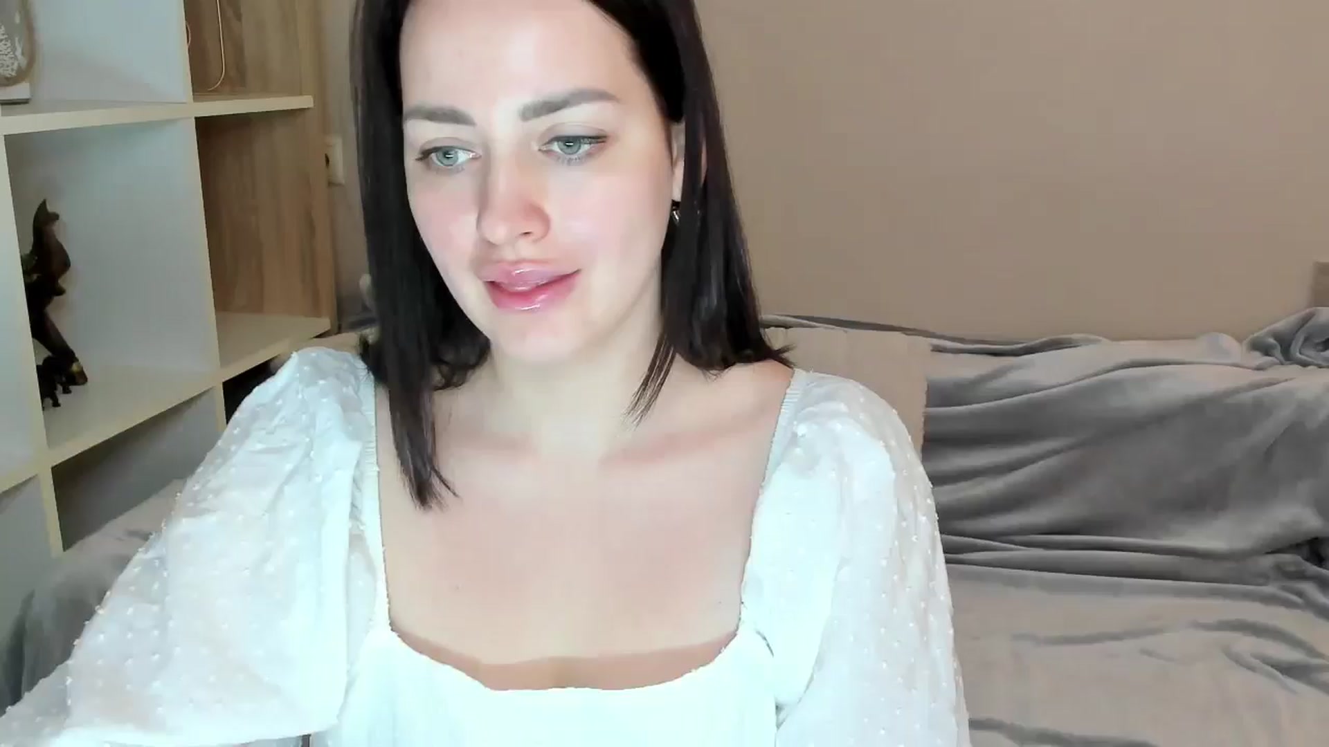 Gallery image thumbnail from Katy__Berry's myfreecams stream on, 05/31/2025, 13:05 image 2 of 20
