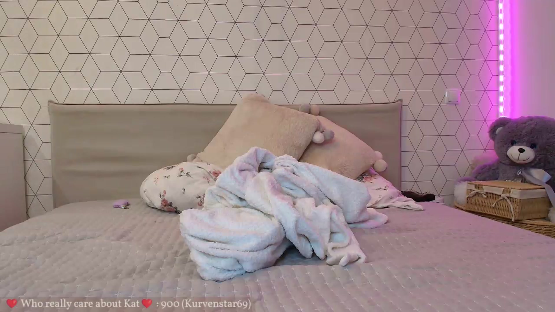 Gallery image thumbnail from KatyaFods's myfreecams stream on, 08/04/2026, 20:04 image 7 of 20