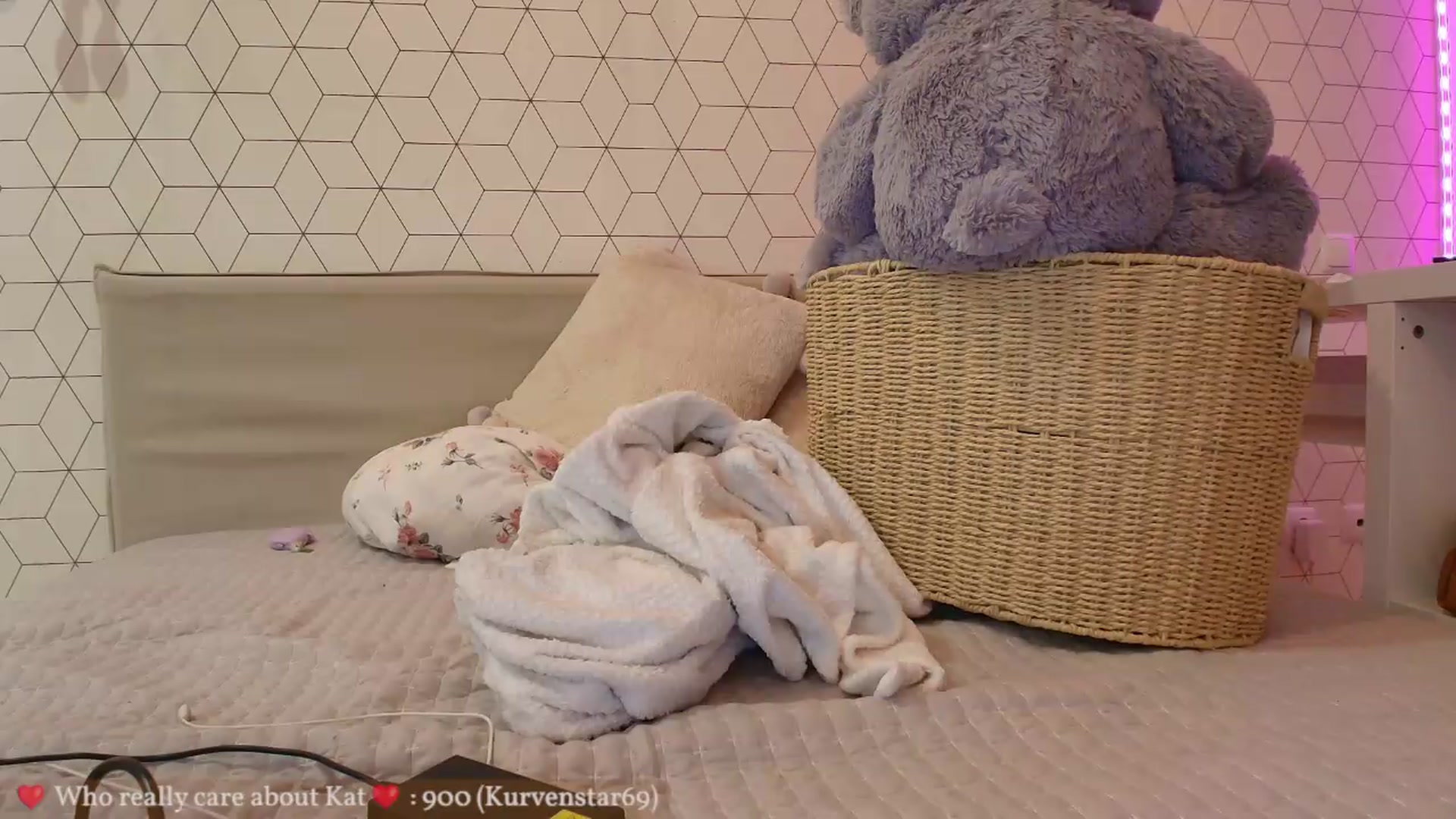 Gallery image thumbnail from KatyaFods's myfreecams stream on, 08/04/2026, 20:04 image 8 of 20
