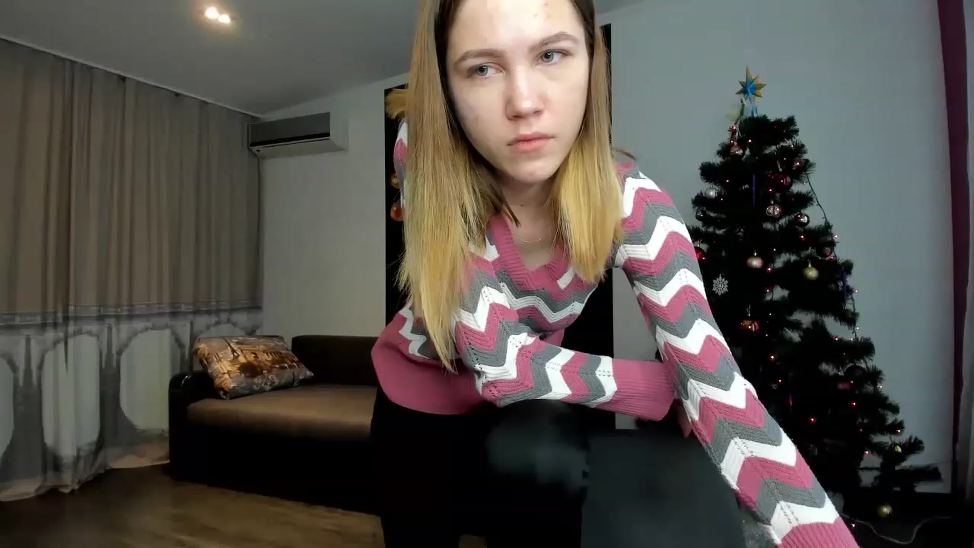 Gallery image thumbnail from KatyaGordon's myfreecams stream on, 01/03/2023, 08:56 image 13 of 20