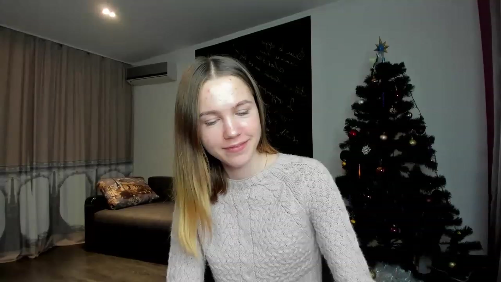 Gallery image thumbnail from KatyaGordon's myfreecams stream on, 01/05/2023, 12:09 image 12 of 20