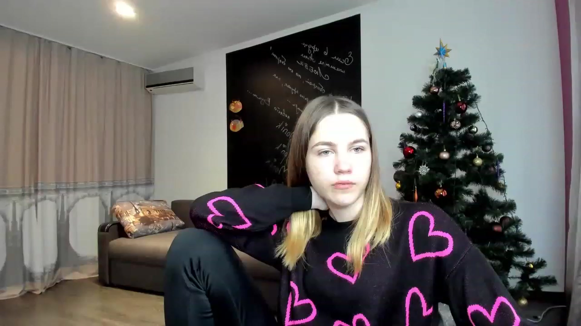 Gallery image thumbnail from KatyaGordon's myfreecams stream on, 01/06/2023, 10:34 image 13 of 20