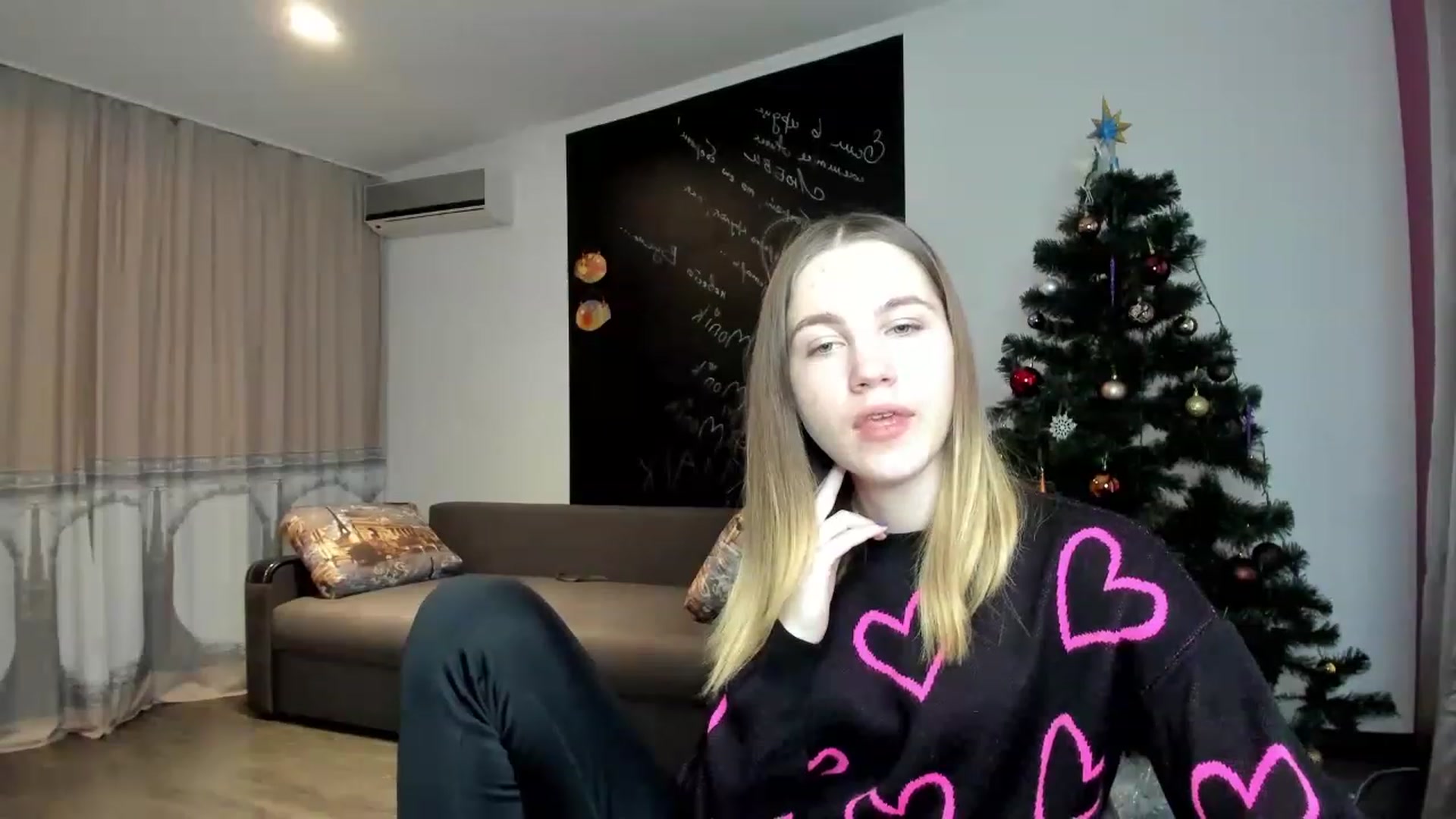 Gallery image thumbnail from KatyaGordon's myfreecams stream on, 01/06/2023, 10:34 image 15 of 20