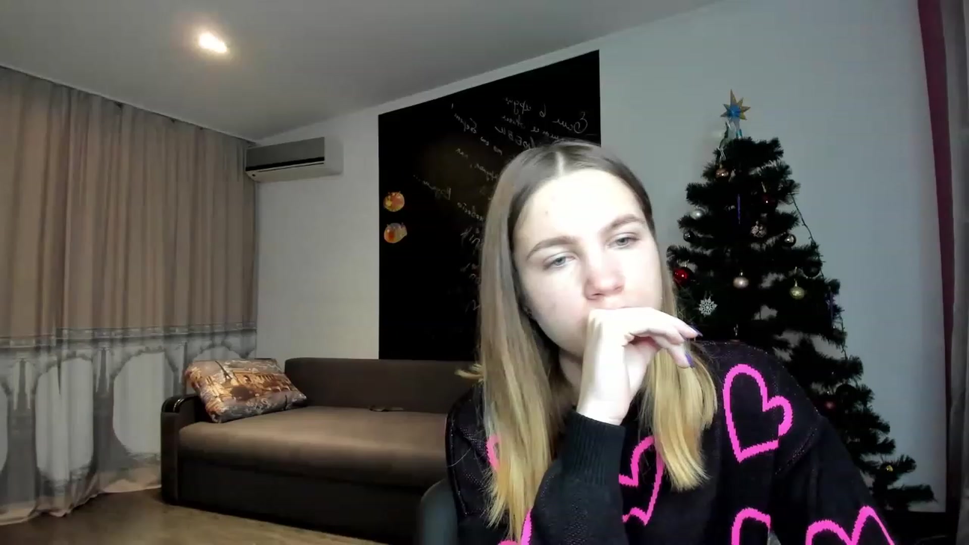 Gallery image thumbnail from KatyaGordon's myfreecams stream on, 01/06/2023, 12:31 image 16 of 20