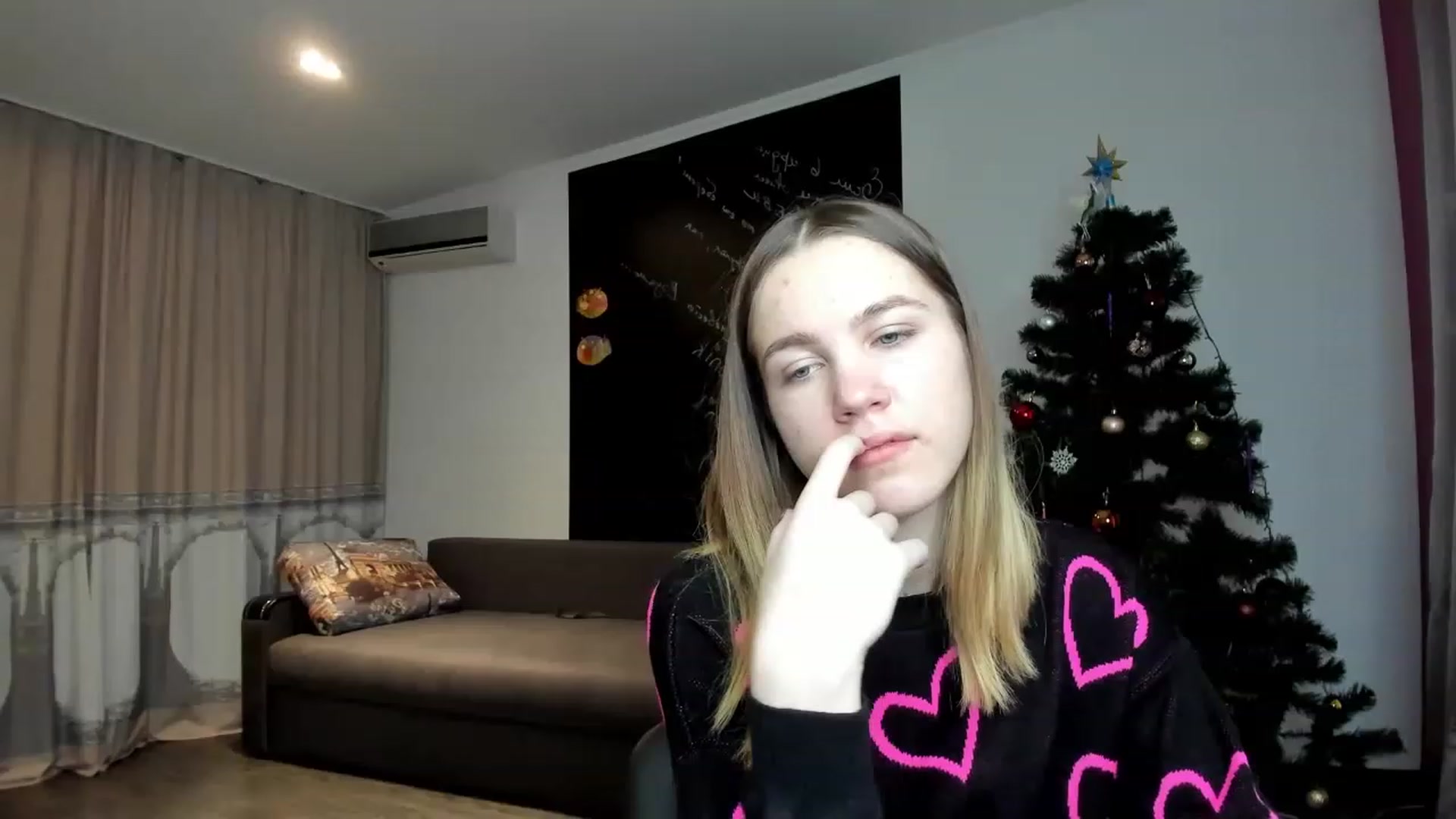 Gallery image thumbnail from KatyaGordon's myfreecams stream on, 01/06/2023, 12:31 image 12 of 20
