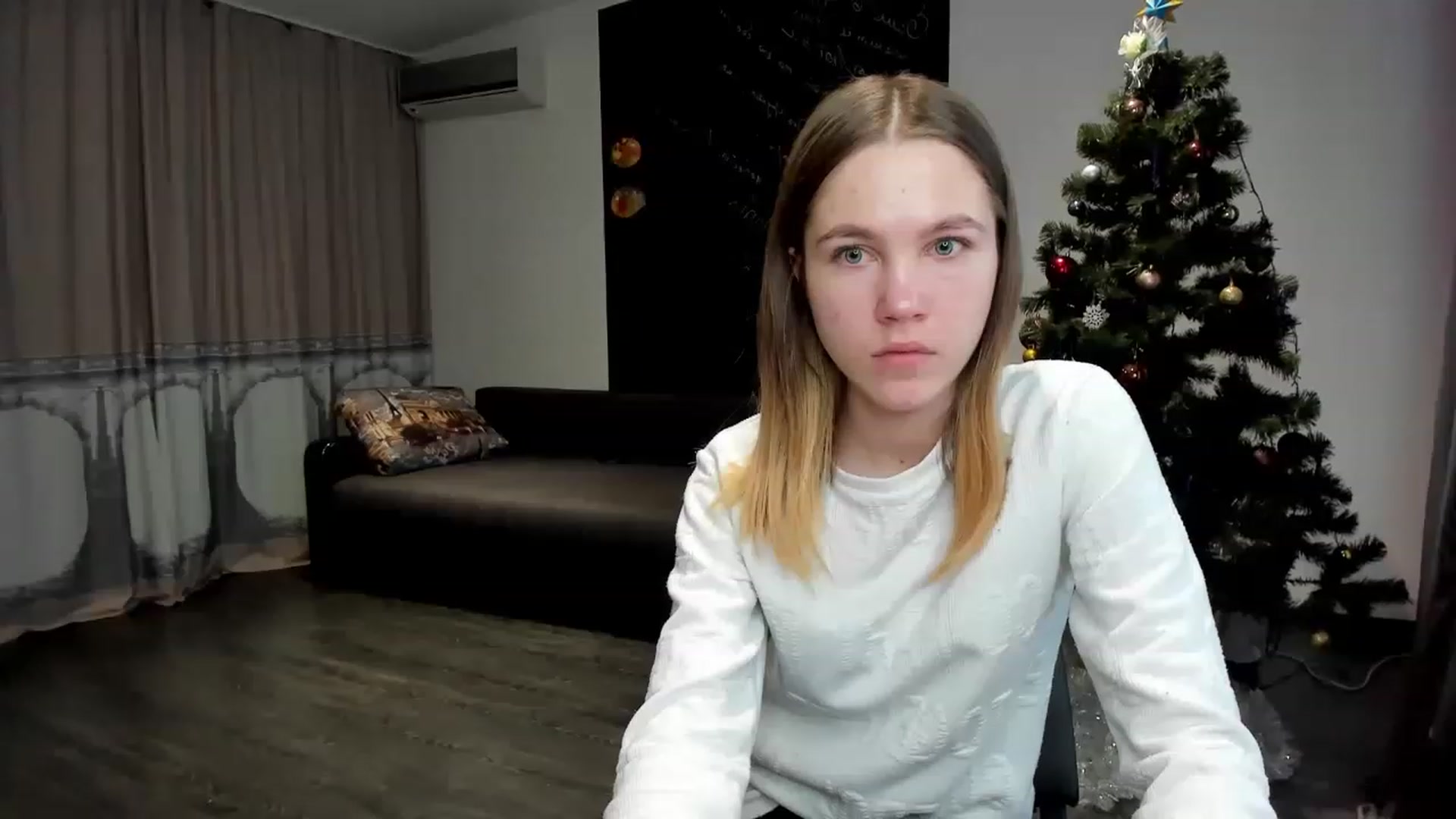 Gallery image thumbnail from KatyaGordon's myfreecams stream on, 01/12/2023, 11:04 image 13 of 20