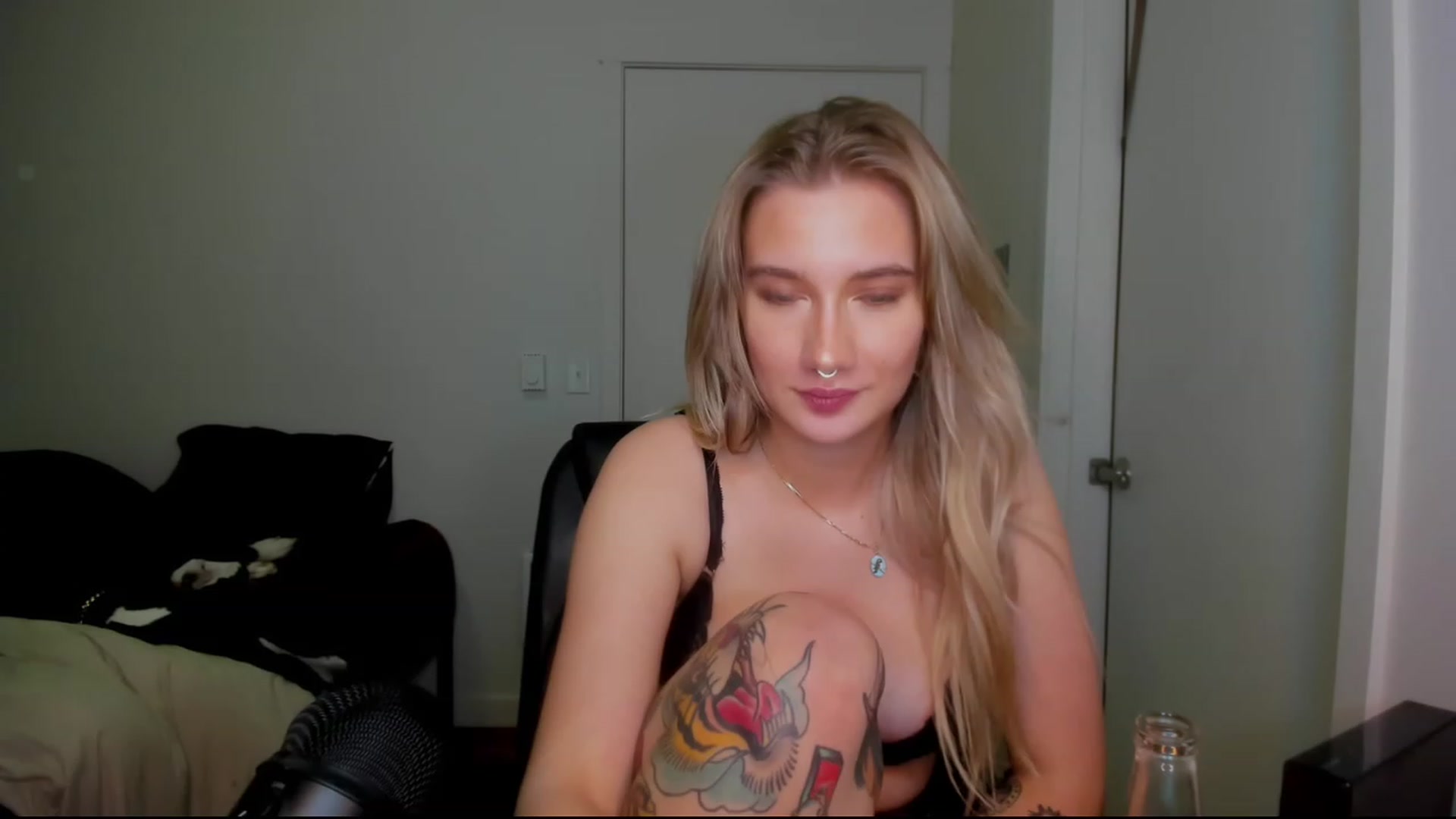 Gallery image thumbnail from Katydayy's myfreecams stream on, 12/08/2023, 05:42 image 19 of 20