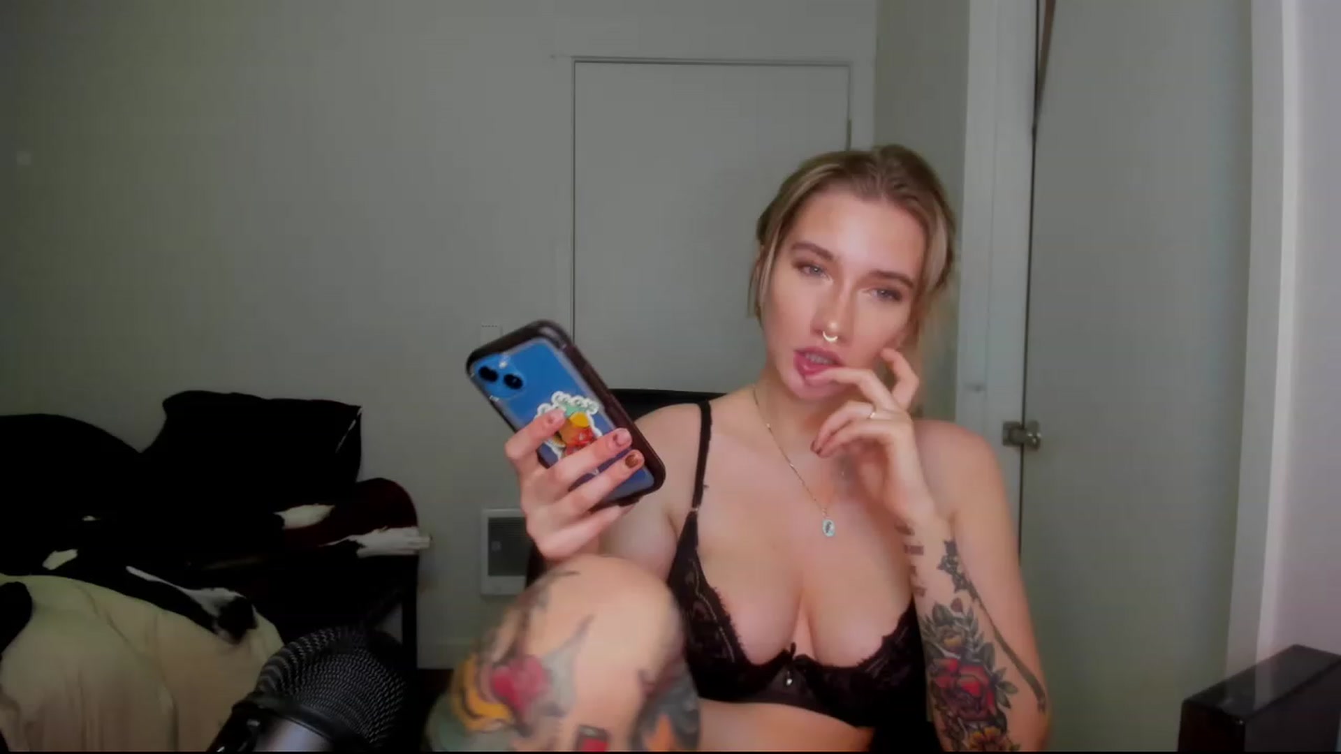 Gallery image thumbnail from Katydayy's myfreecams stream on, 12/08/2023, 05:42 image 8 of 20