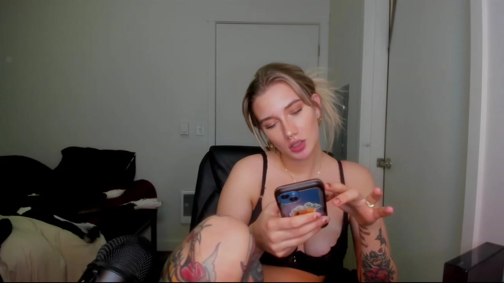 Gallery image thumbnail from Katydayy's myfreecams stream on, 12/08/2023, 05:42 image 9 of 20