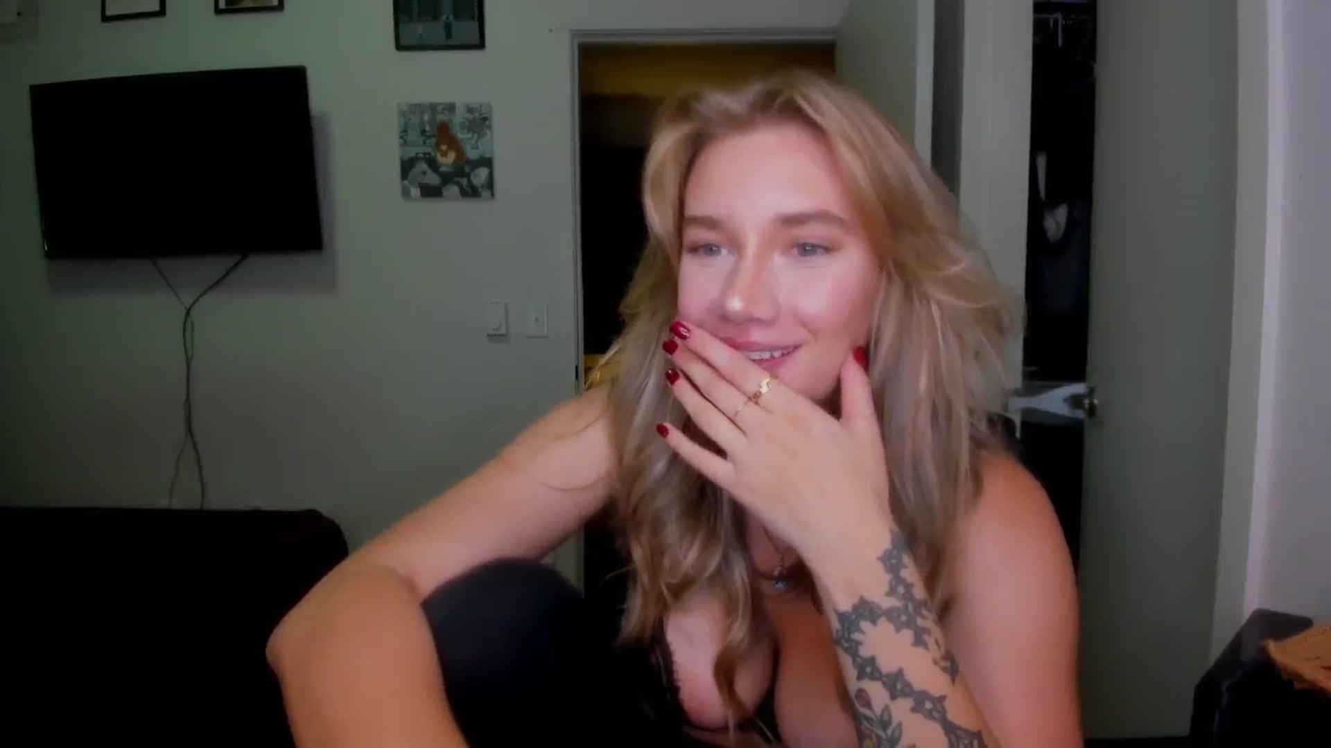 Gallery image thumbnail from Katydayy's myfreecams stream on, 08/24/2024, 03:35 image 4 of 20