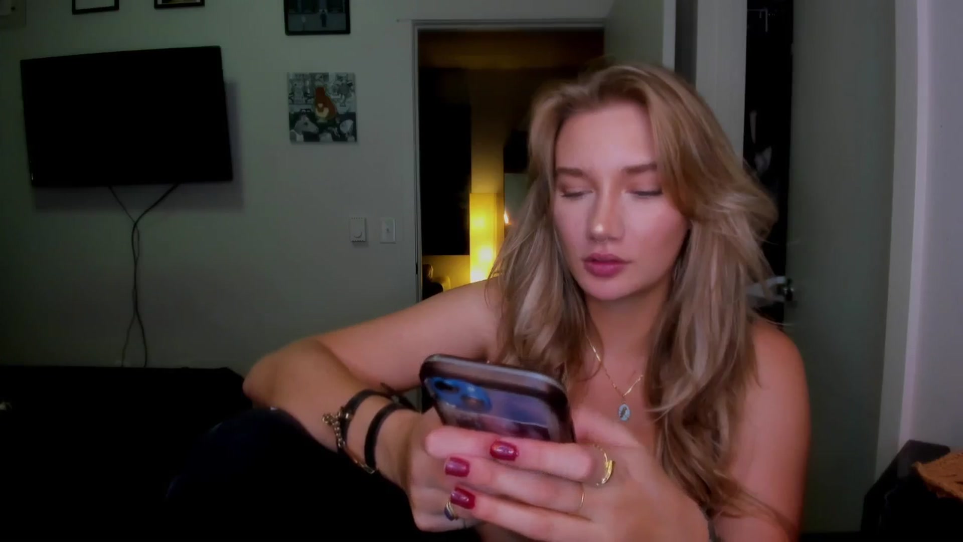 Gallery image thumbnail from Katydayy's myfreecams stream on, 08/24/2024, 03:35 image 16 of 20