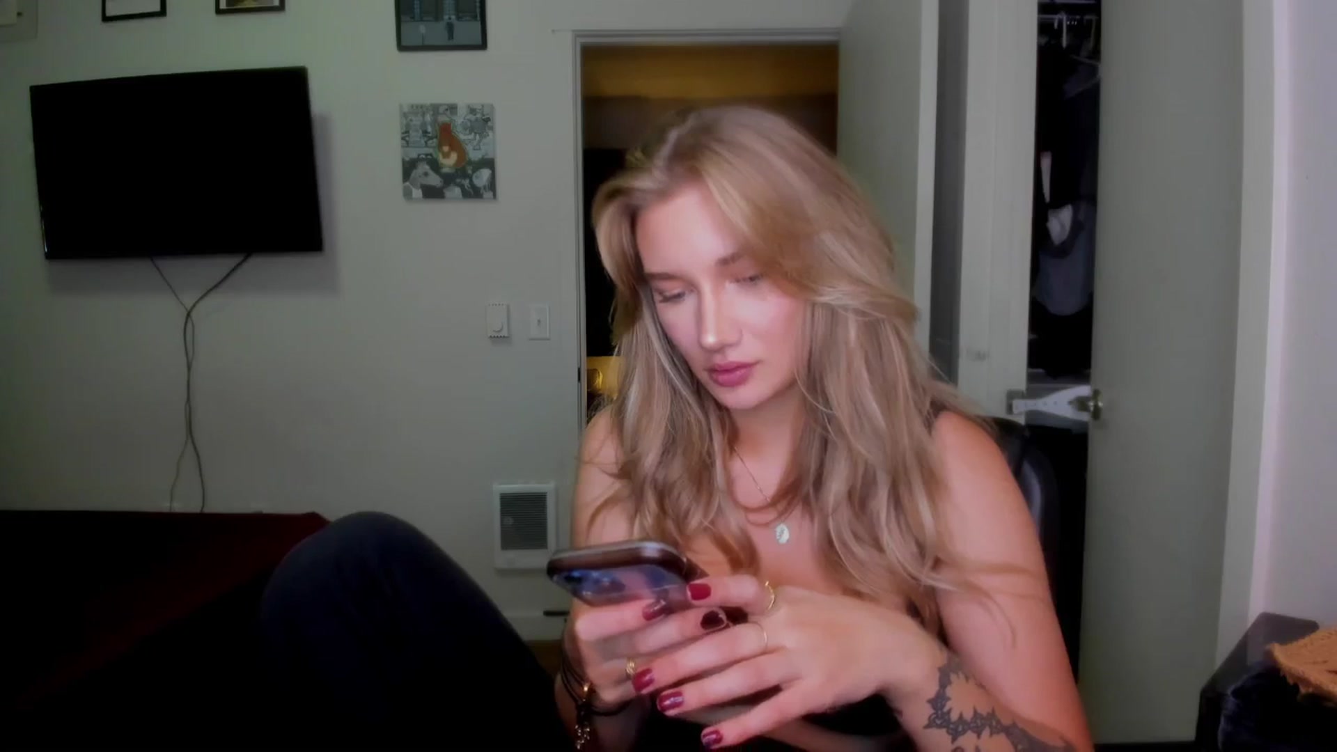 Gallery image thumbnail from Katydayy's myfreecams stream on, 08/24/2024, 03:35 image 3 of 20