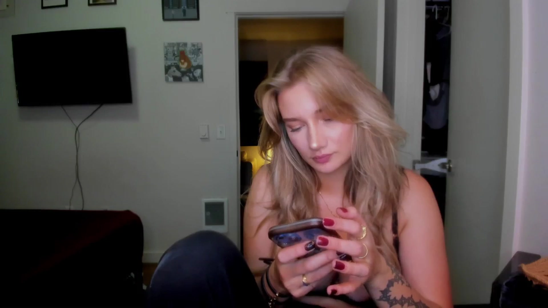 Gallery image thumbnail from Katydayy's myfreecams stream on, 08/24/2024, 03:35 image 2 of 20