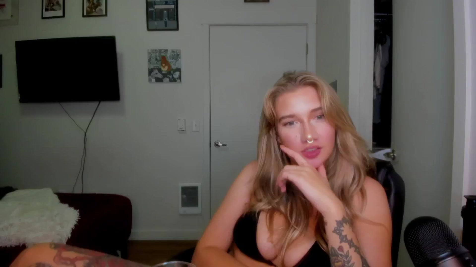 Gallery image thumbnail from Katydayy's myfreecams stream on, 09/16/2024, 03:40 image 12 of 20