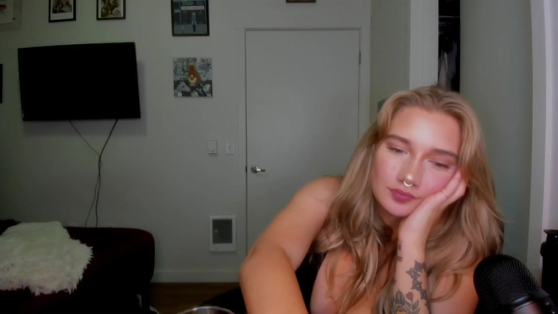 Gallery image thumbnail from Katydayy's myfreecams stream on, 09/16/2024, 03:40 image 11 of 20