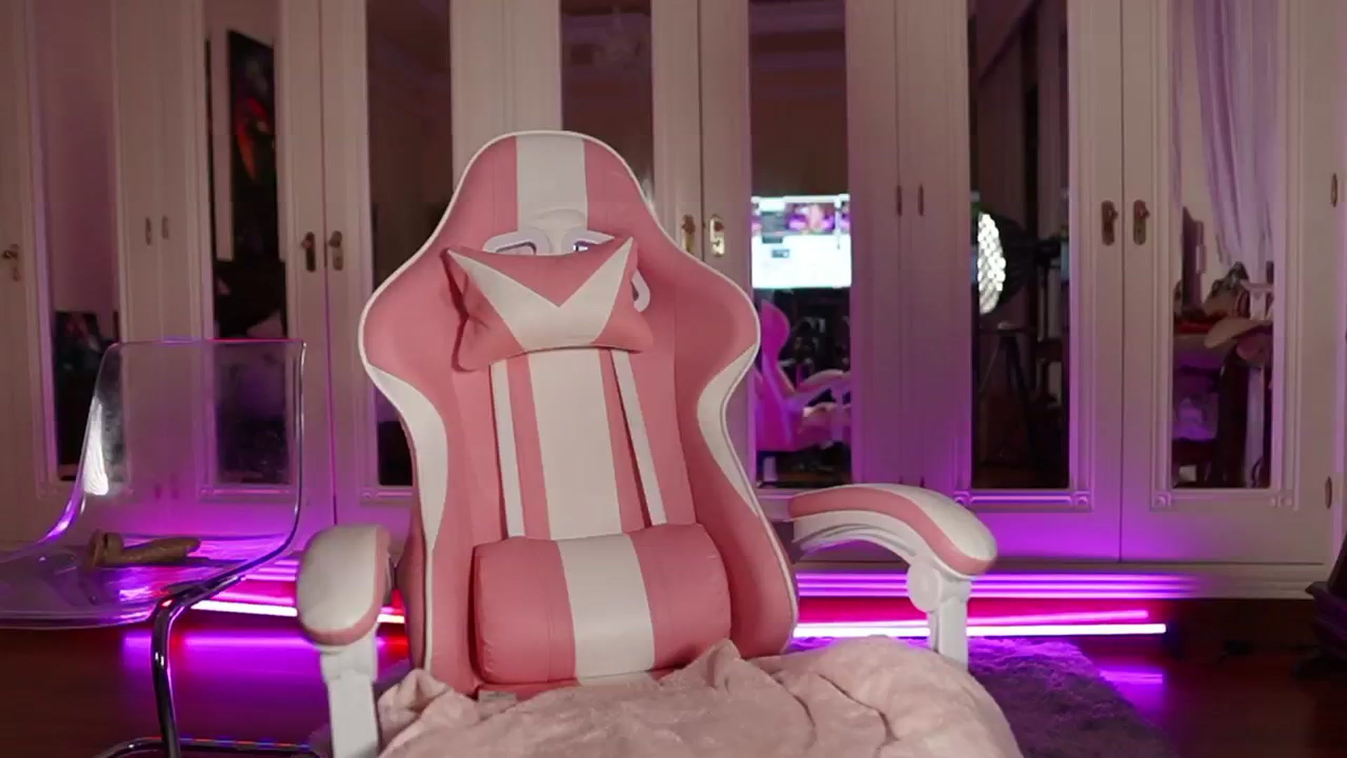 Gallery image thumbnail from KatyeRave's myfreecams stream on, 09/24/2024, 22:22 image 12 of 20