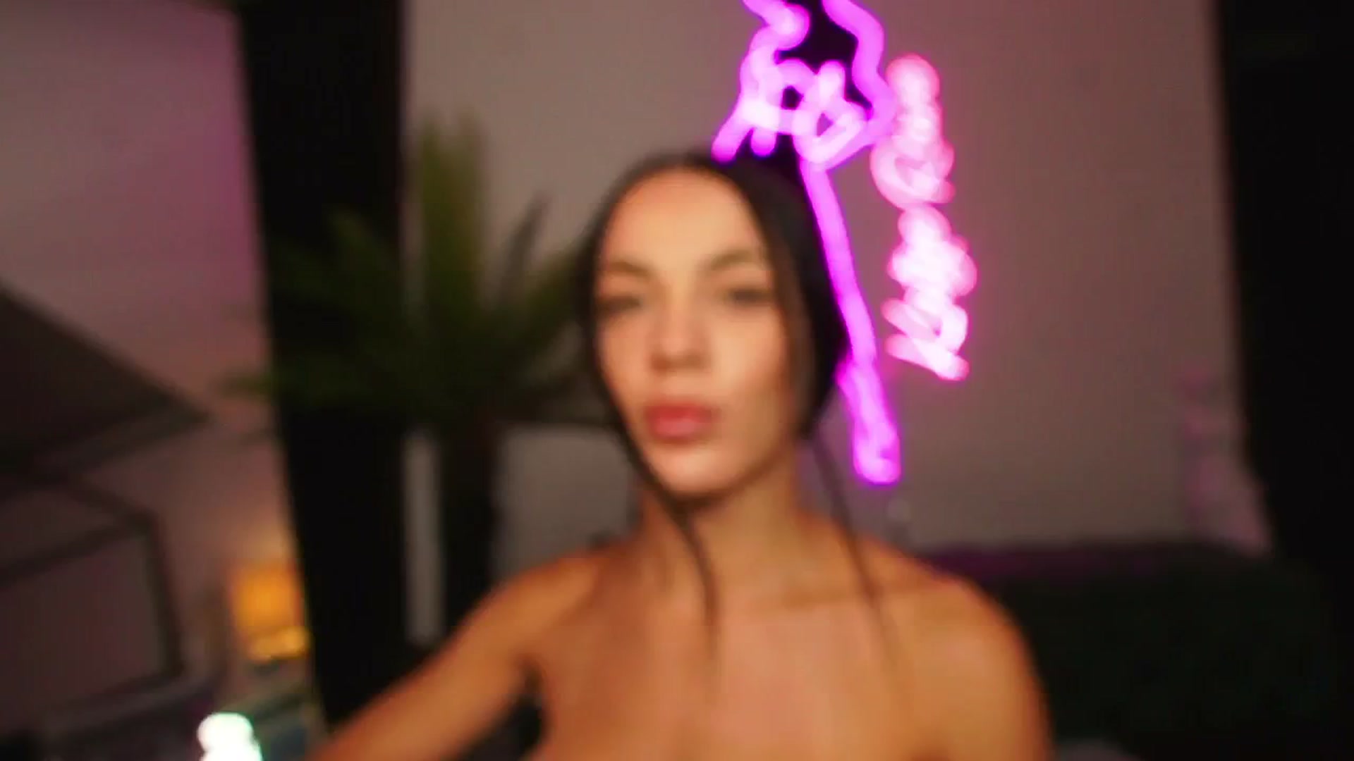 Gallery image thumbnail from KatyeRave's myfreecams stream on, 10/01/2025, 21:45 image 11 of 20