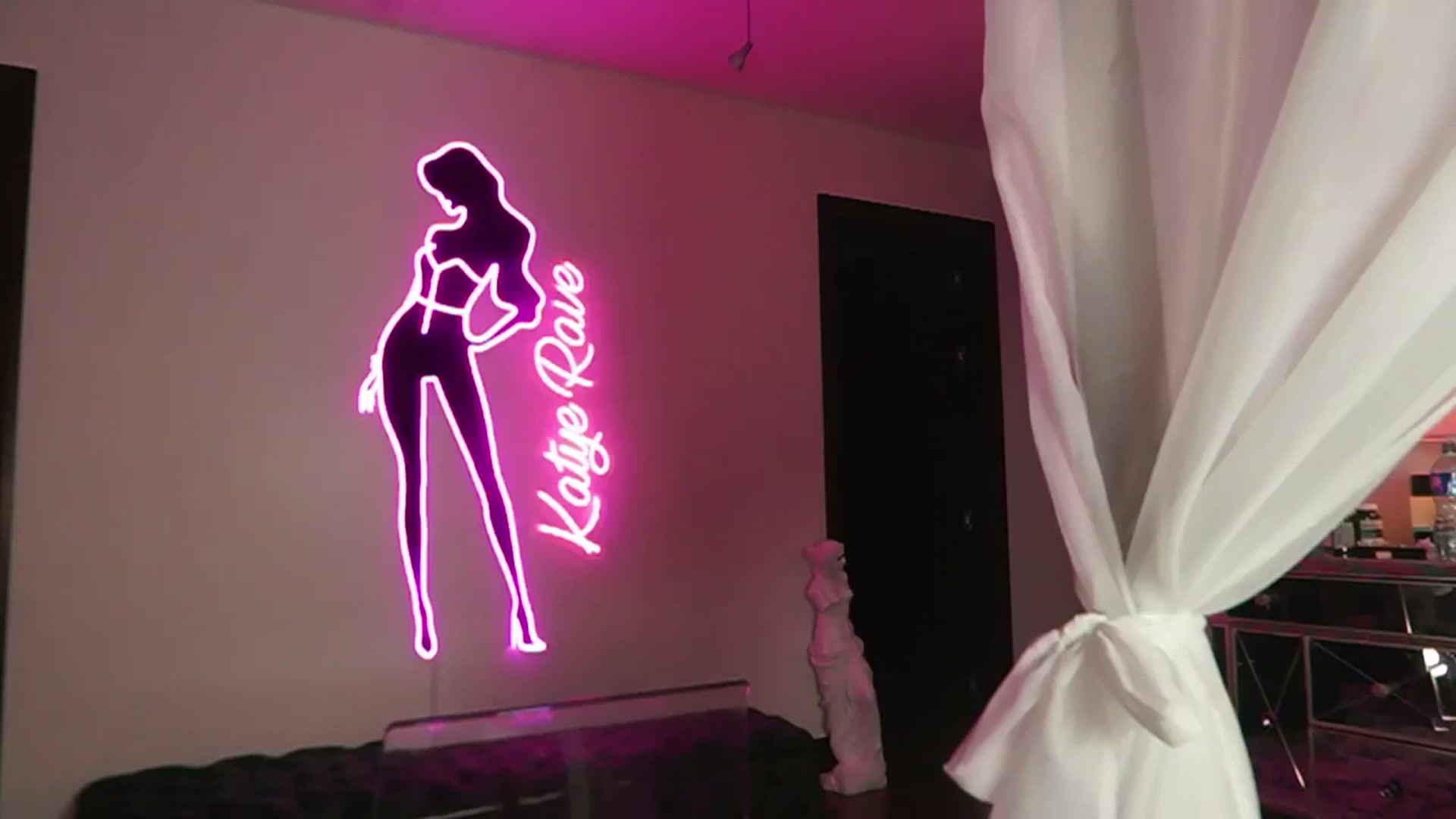 Gallery image thumbnail from KatyeRave's myfreecams stream on, 10/23/2025, 24:03 image 15 of 20