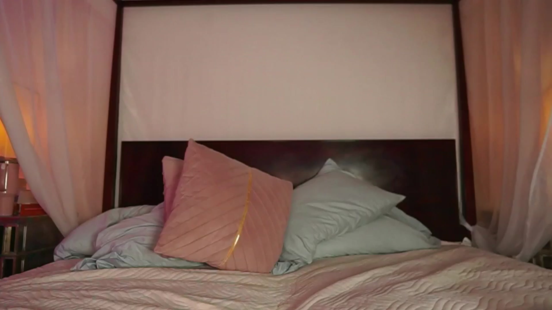 Gallery image thumbnail from KatyeRave's myfreecams stream on, 12/03/2025, 23:03 image 2 of 20