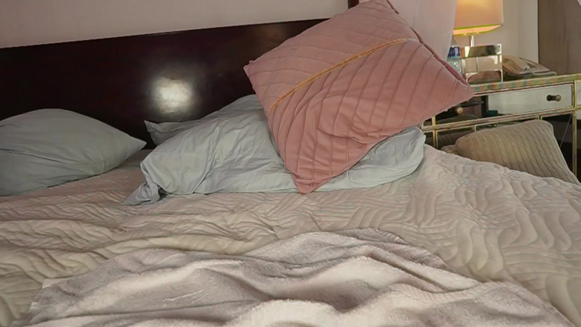 Gallery image thumbnail from KatyeRave's myfreecams stream on, 12/03/2025, 23:03 image 7 of 20