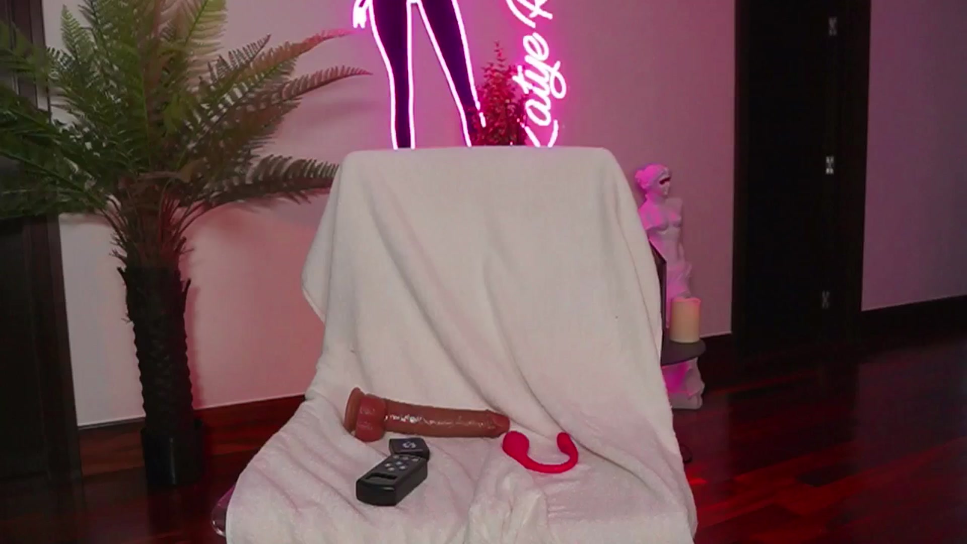 Gallery image thumbnail from KatyeRave's myfreecams stream on, 04/25/2026, 21:22 image 6 of 20