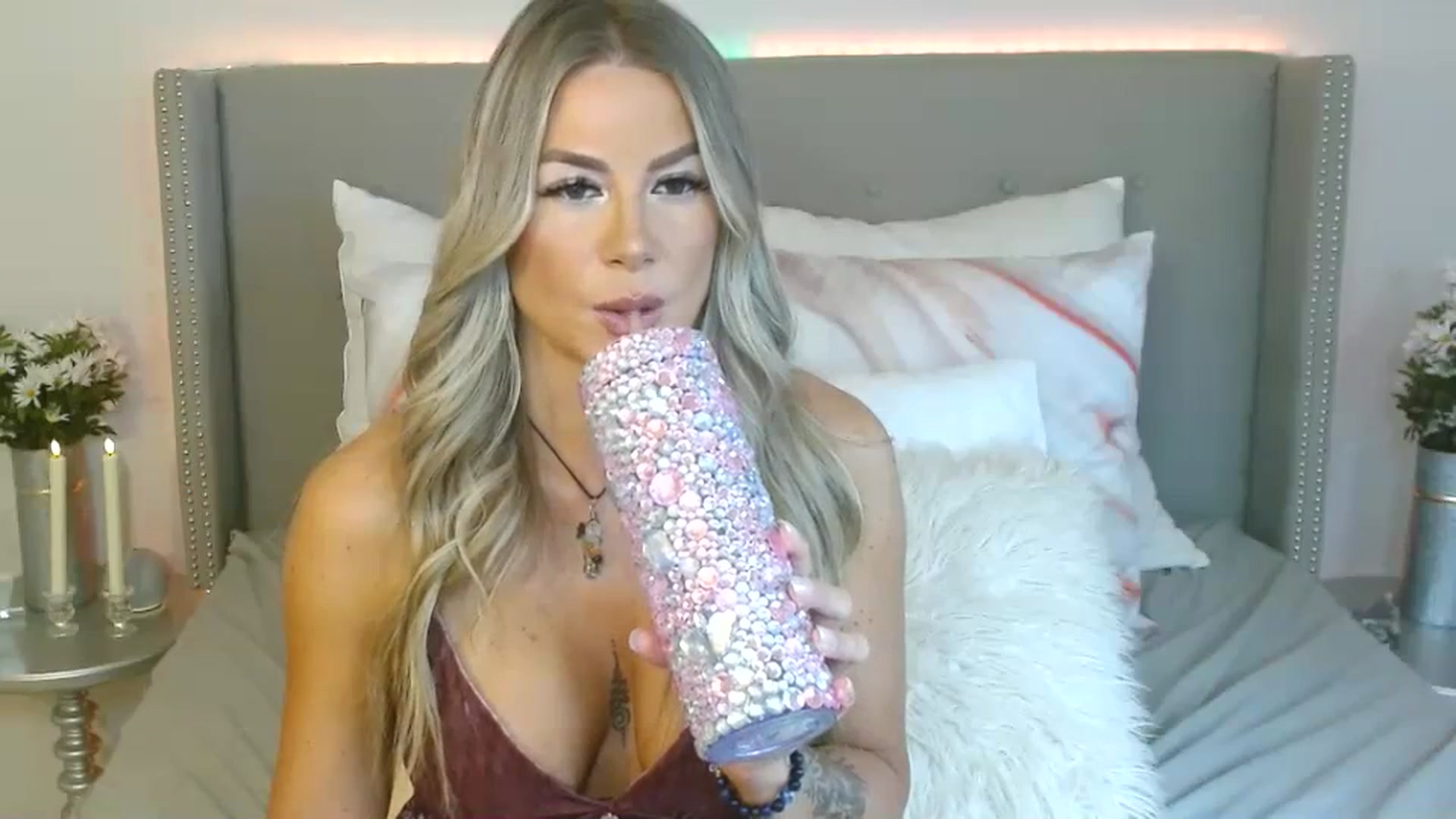 Gallery image thumbnail from Kay_devon's myfreecams stream on, 09/19/2023, 20:11 image 6 of 20