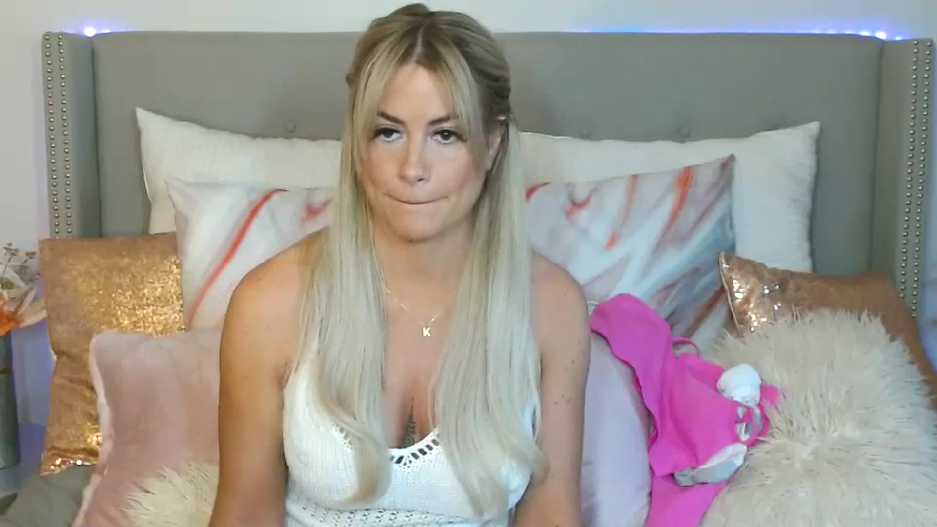 Gallery image thumbnail from Kay_devon's myfreecams stream on, 05/24/2024, 18:48 image 13 of 20