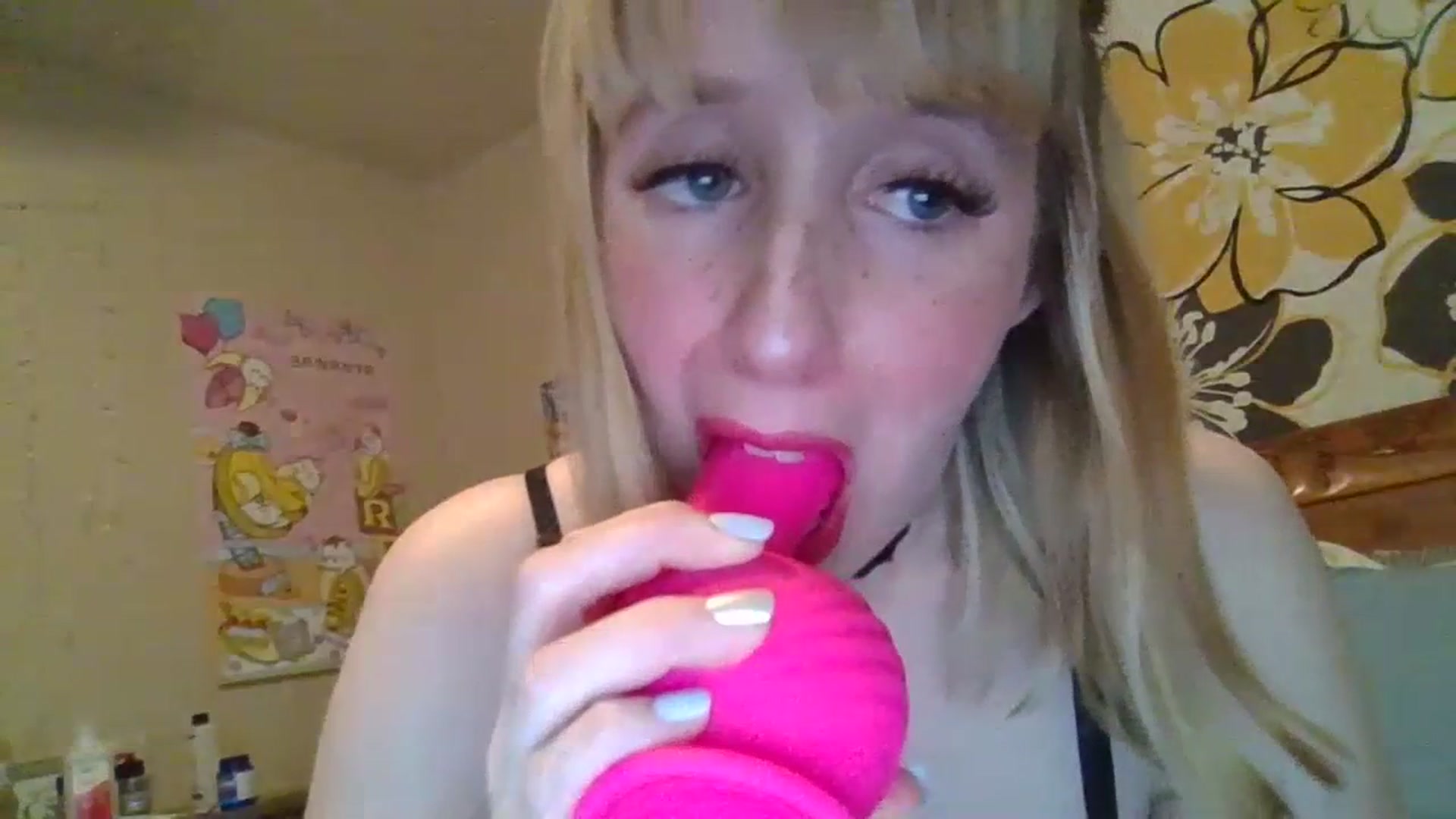 Gallery image thumbnail from KaydCoxxx95's myfreecams stream on, 07/16/2023, 08:41 image 5 of 20