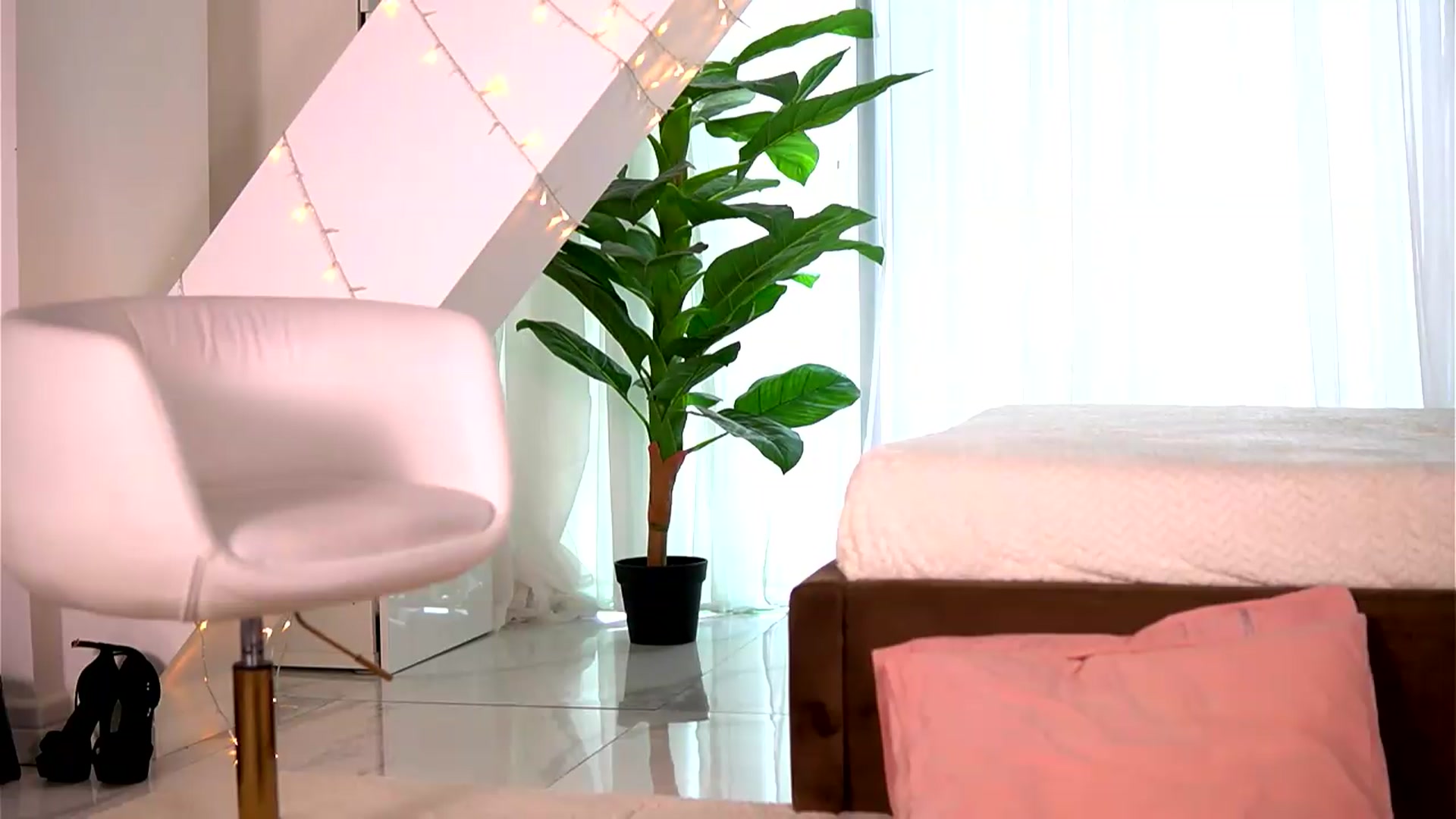 Gallery image thumbnail from KaylaBray's myfreecams stream on, 08/04/2026, 13:55 image 12 of 20