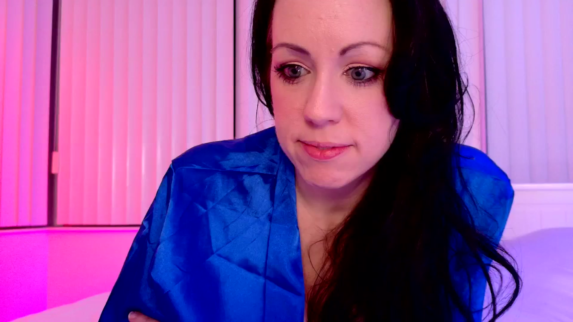 Gallery image thumbnail from KaylaKiss_xo's myfreecams stream on, 06/25/2025, 03:21 image 1 of 20