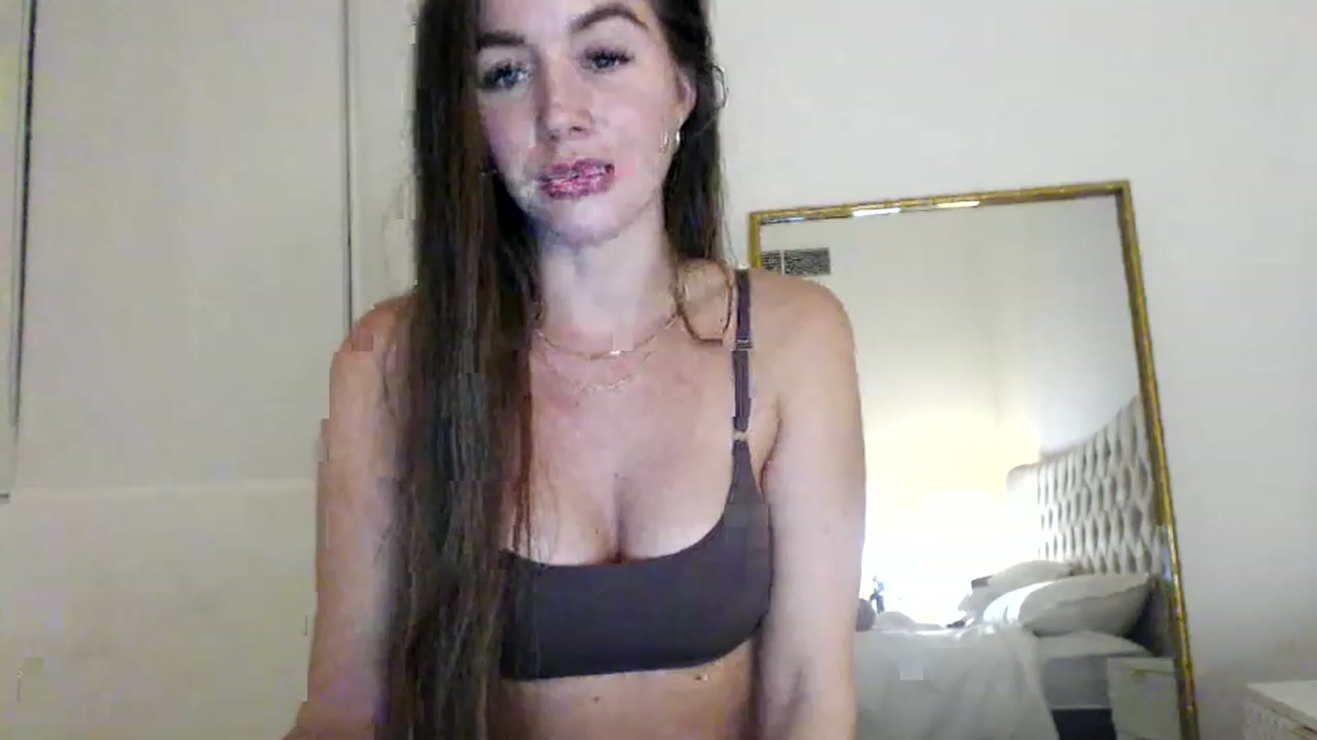 Gallery image thumbnail from Kayla_x's myfreecams stream on, 04/26/2023, 18:50 image 16 of 20