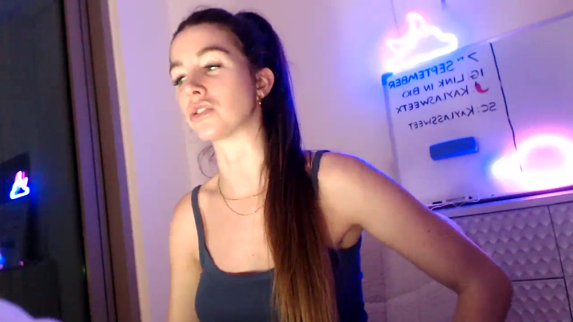 Gallery image thumbnail from Kayla_x's myfreecams stream on, 09/07/2023, 15:53 image 13 of 20
