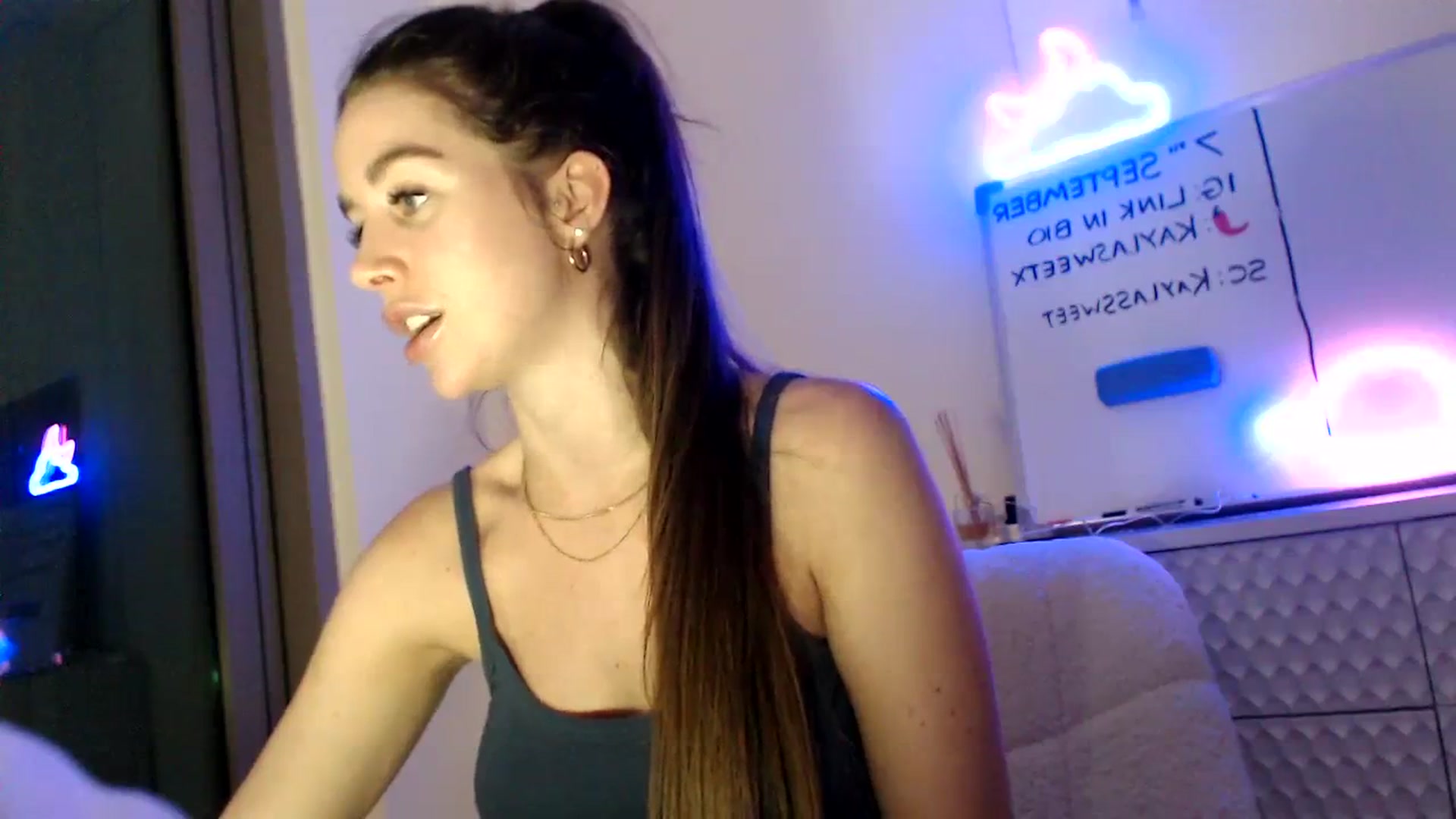 Gallery image thumbnail from Kayla_x's myfreecams stream on, 09/07/2023, 15:53 image 12 of 20