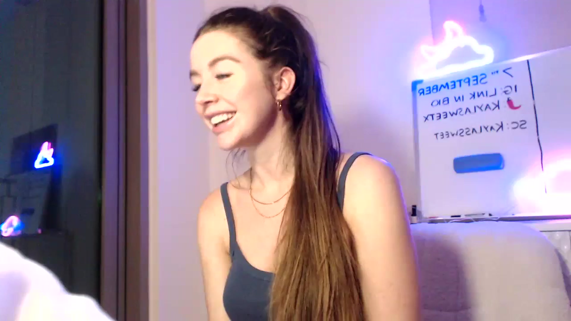 Gallery image thumbnail from Kayla_x's myfreecams stream on, 09/07/2023, 15:53 image 1 of 20