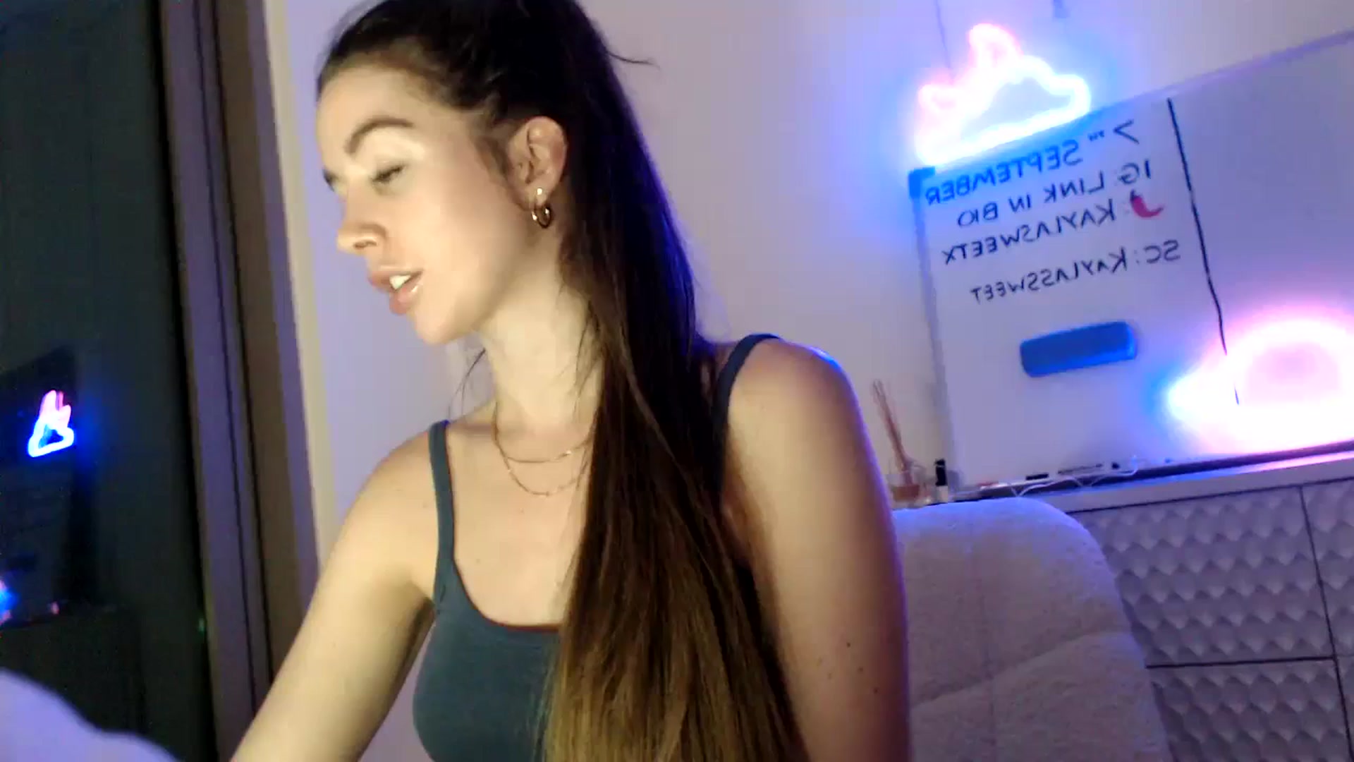 Gallery image thumbnail from Kayla_x's myfreecams stream on, 09/07/2023, 15:53 image 7 of 20