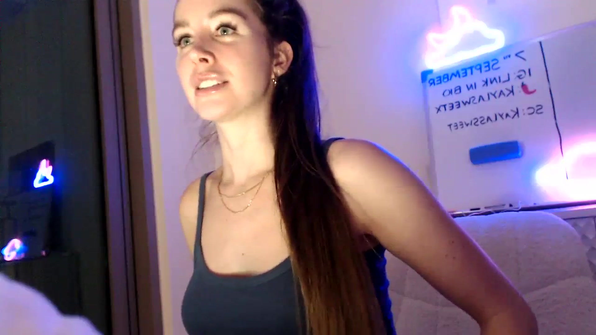 Gallery image thumbnail from Kayla_x's myfreecams stream on, 09/07/2023, 15:53 image 5 of 20