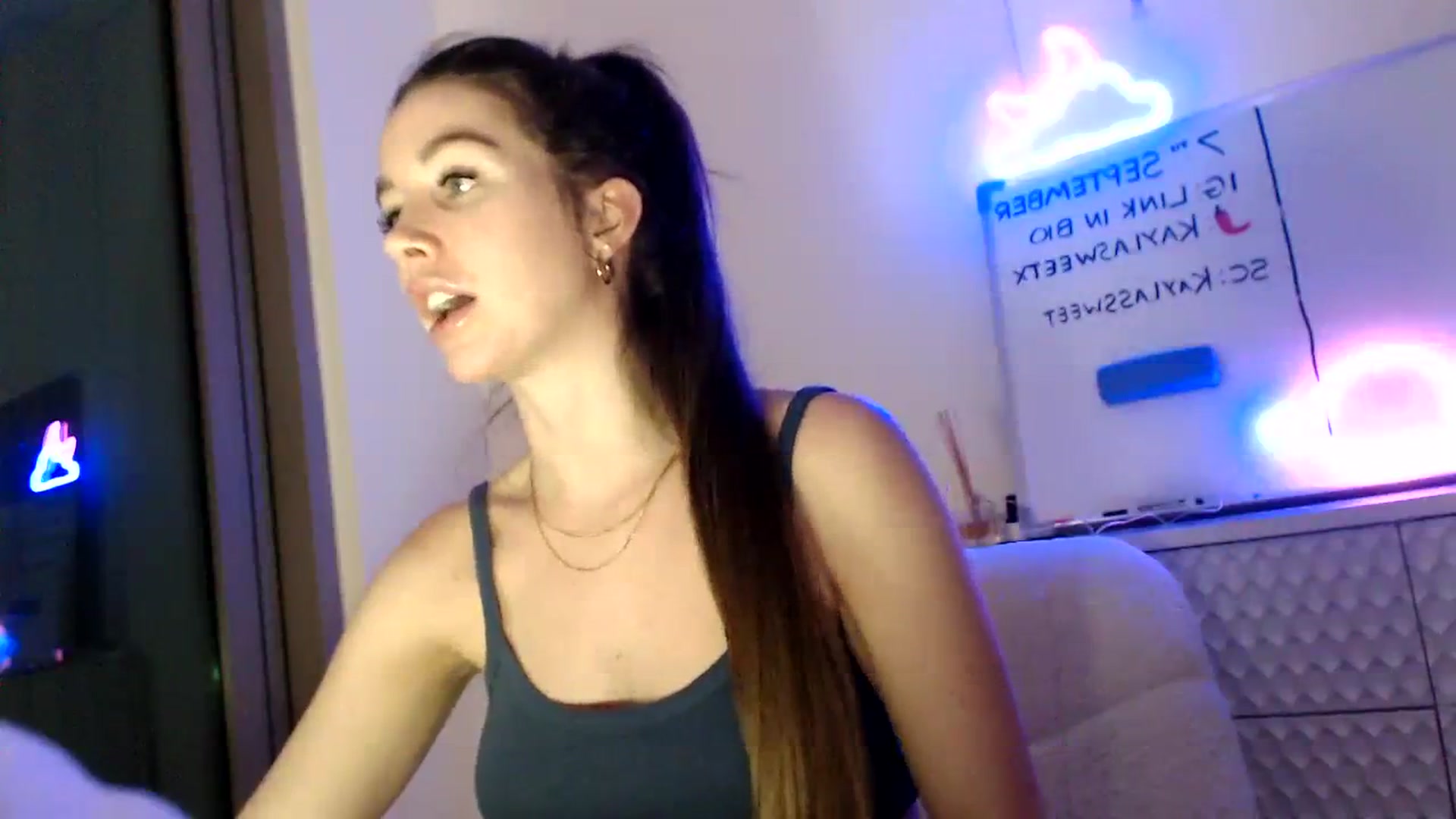 Gallery image thumbnail from Kayla_x's myfreecams stream on, 09/07/2023, 15:53 image 8 of 20