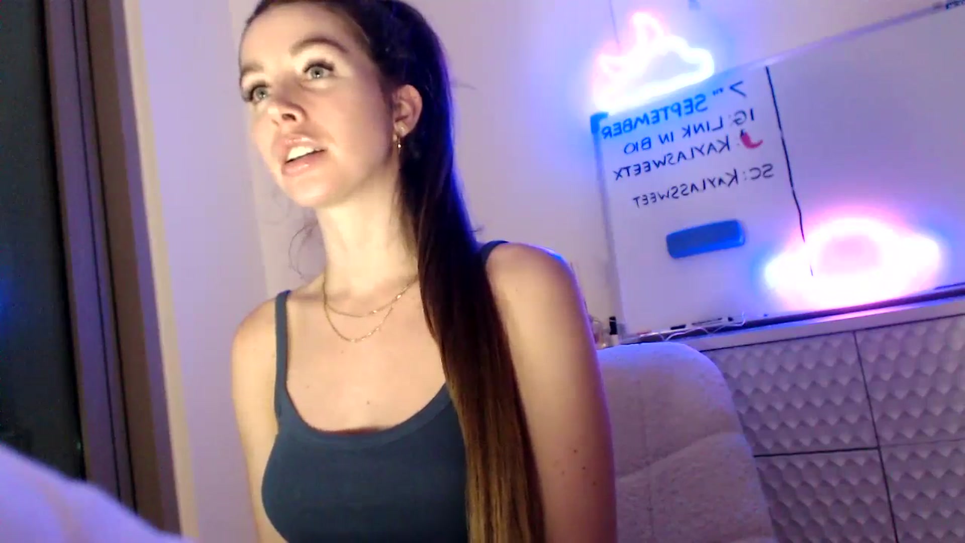 Gallery image thumbnail from Kayla_x's myfreecams stream on, 09/07/2023, 15:53 image 16 of 20