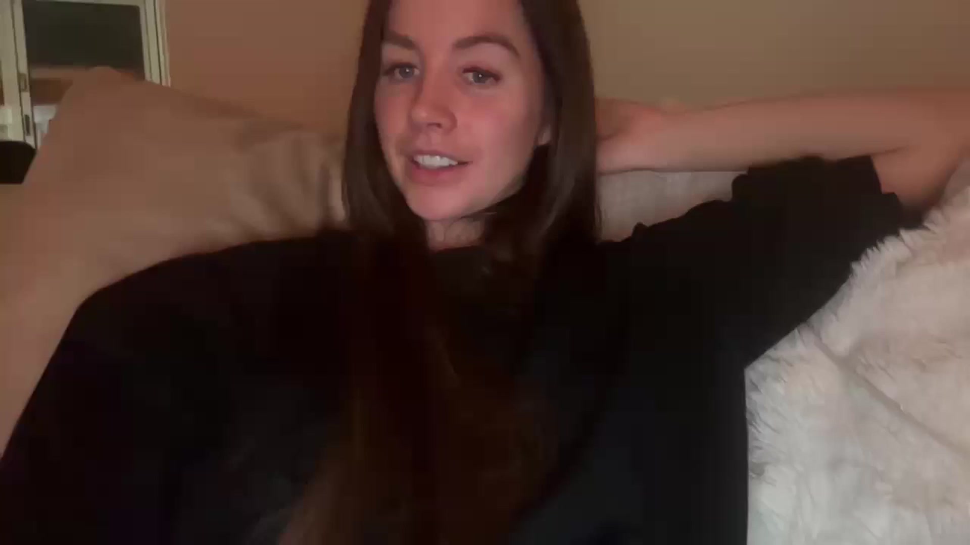 Gallery image thumbnail from Kayla_x's myfreecams stream on, 12/18/2024, 23:03 image 19 of 20