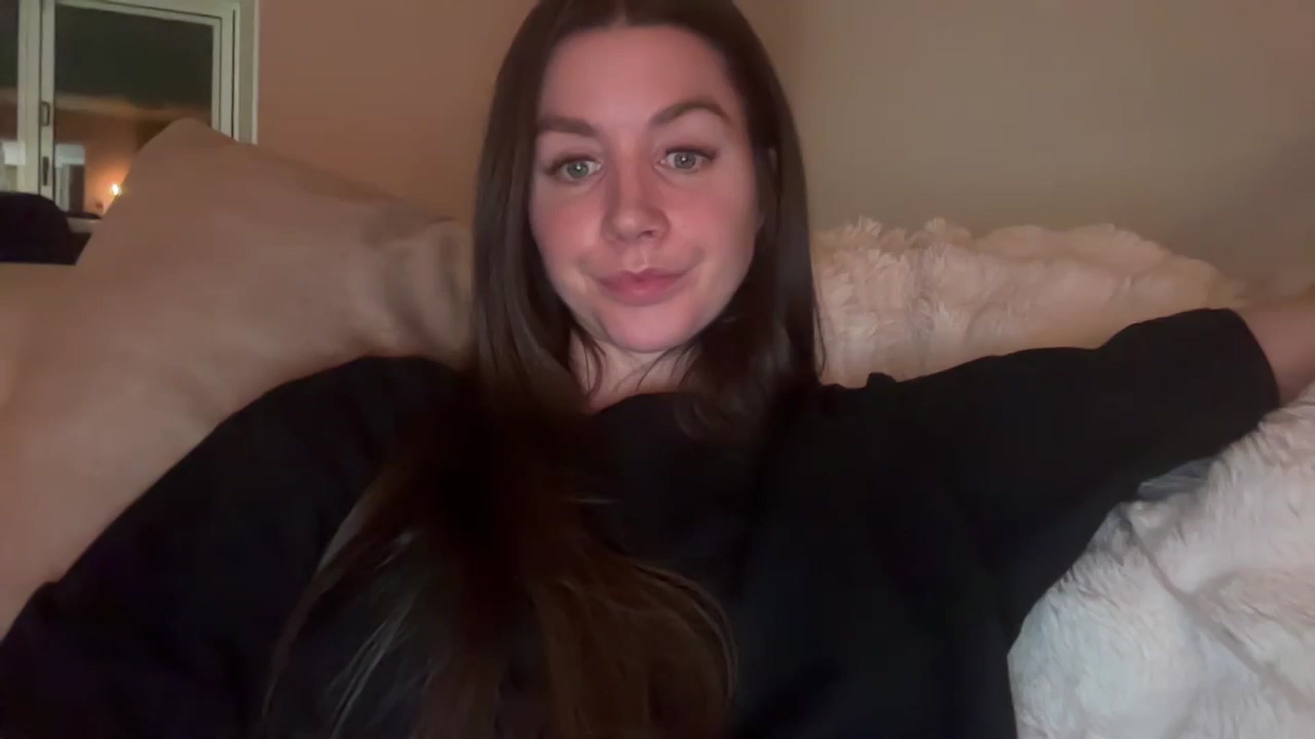 Gallery image thumbnail from Kayla_x's myfreecams stream on, 12/18/2024, 23:03 image 17 of 20