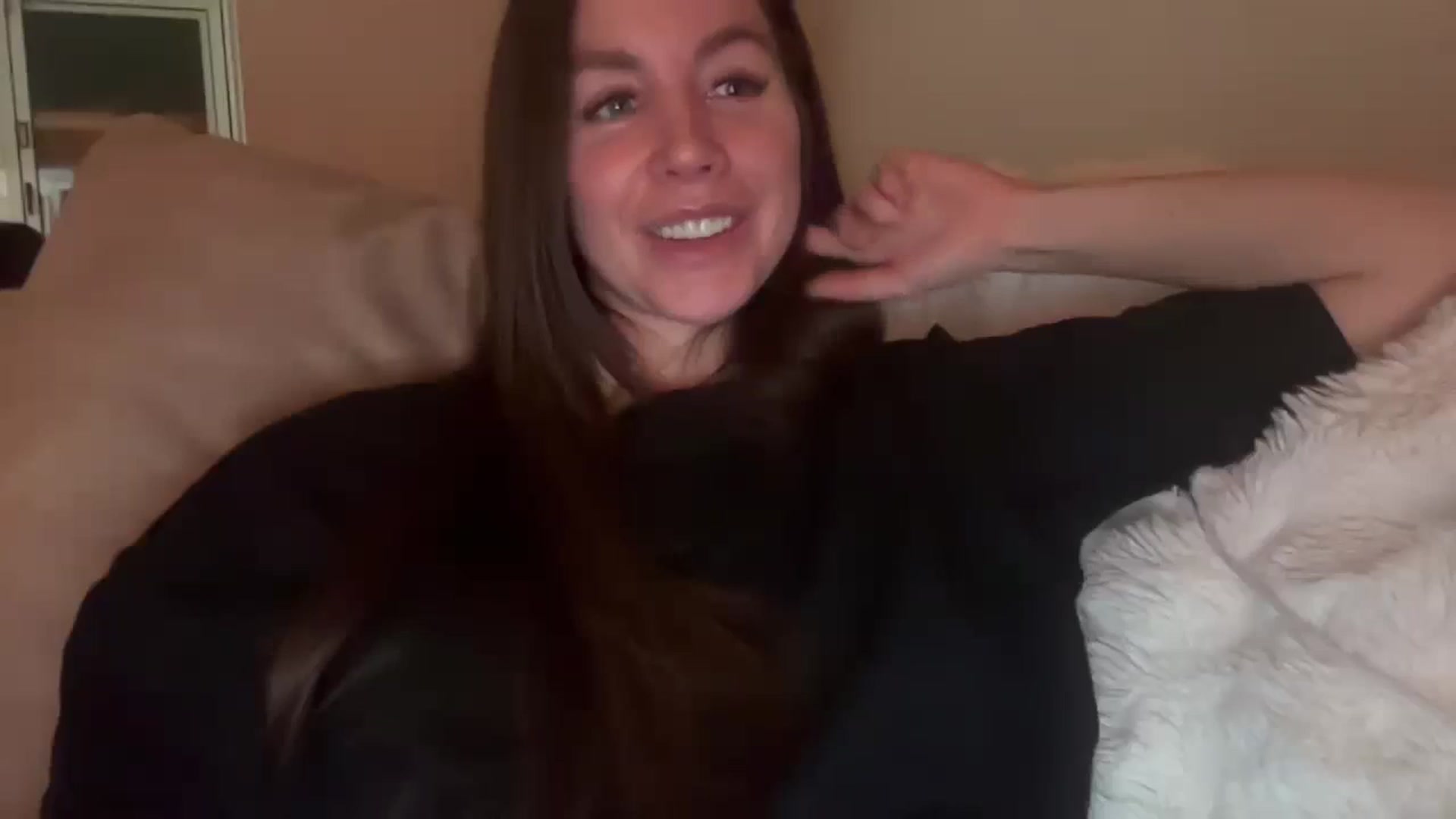 Gallery image thumbnail from Kayla_x's myfreecams stream on, 12/18/2024, 23:03 image 18 of 20
