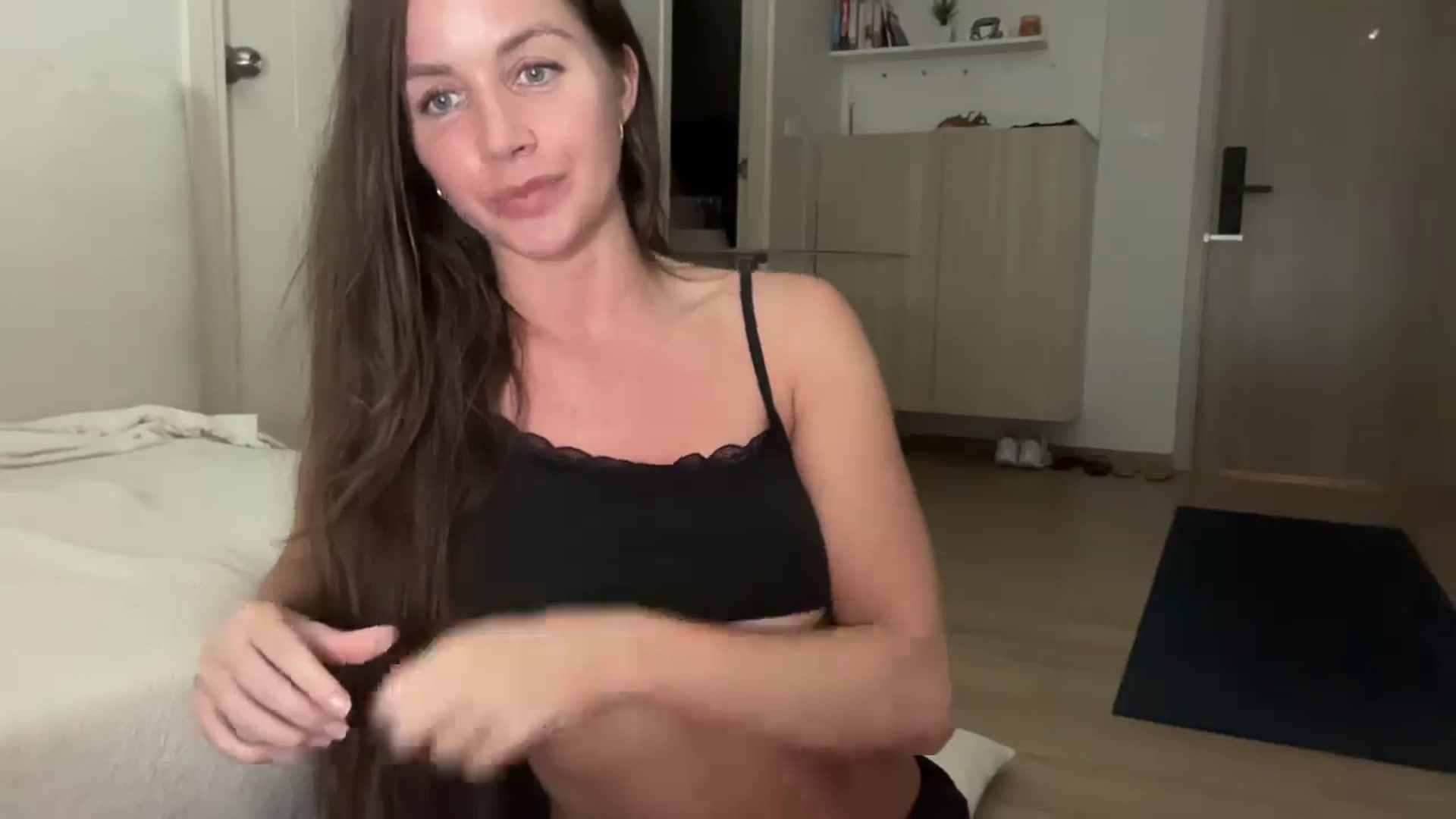 Gallery image thumbnail from Kayla_x's myfreecams stream on, 12/08/2025, 14:59 image 10 of 20