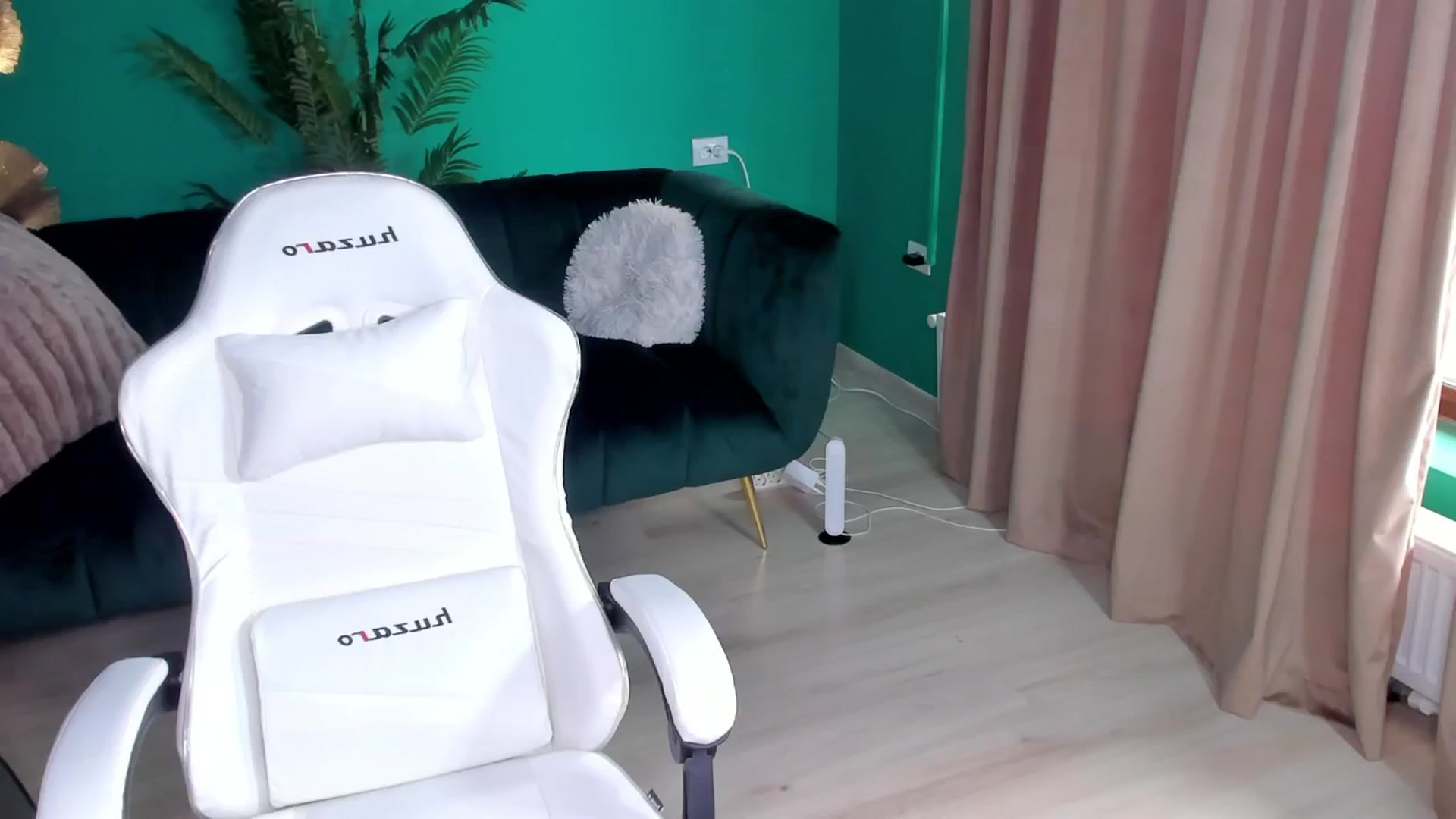 Gallery image thumbnail from Kaylalaine's myfreecams stream on, 04/29/2024, 11:45 image 17 of 20