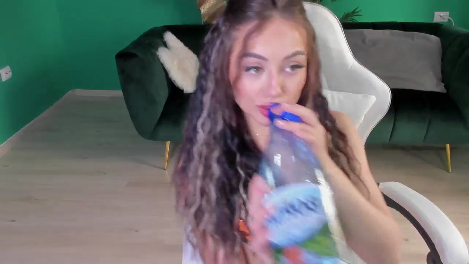 Gallery image thumbnail from Kaylalaine's myfreecams stream on, 05/12/2024, 11:35 image 19 of 20